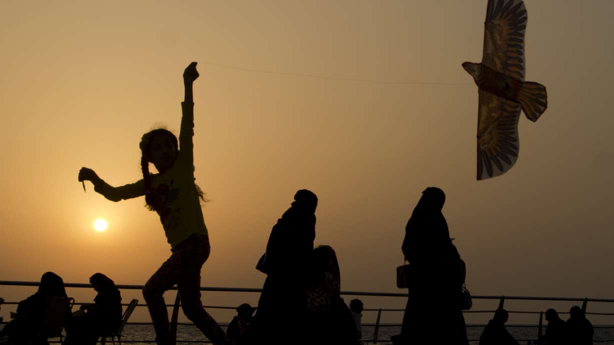 No visa, no veil? Saudi Arabia may ease rules for tourists