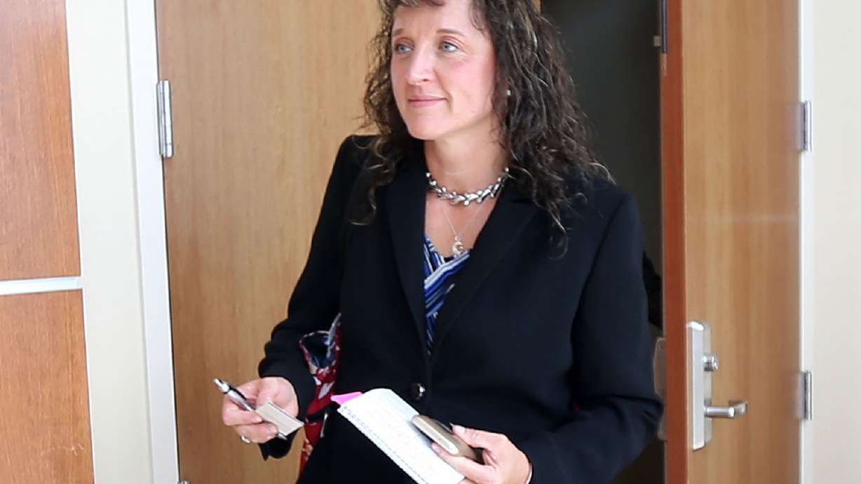 Deputy Julie Dole sworn in as acting county recorder