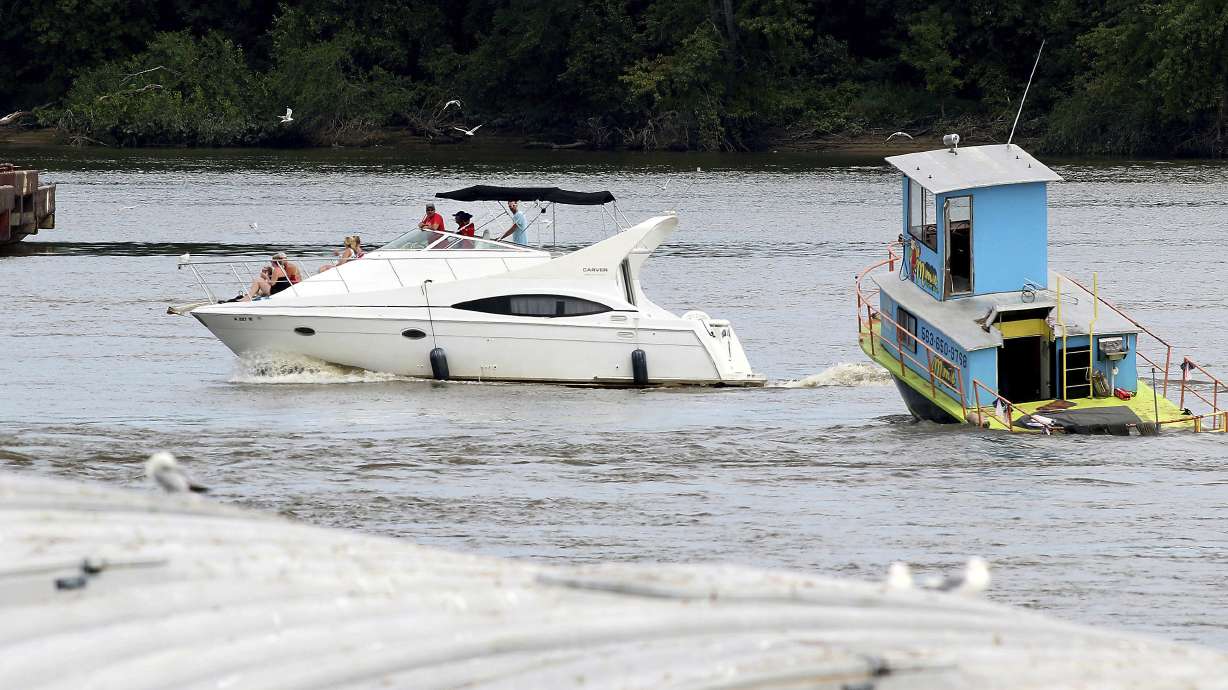 Burger boat sinks in Mississippi river in eastern Iowa