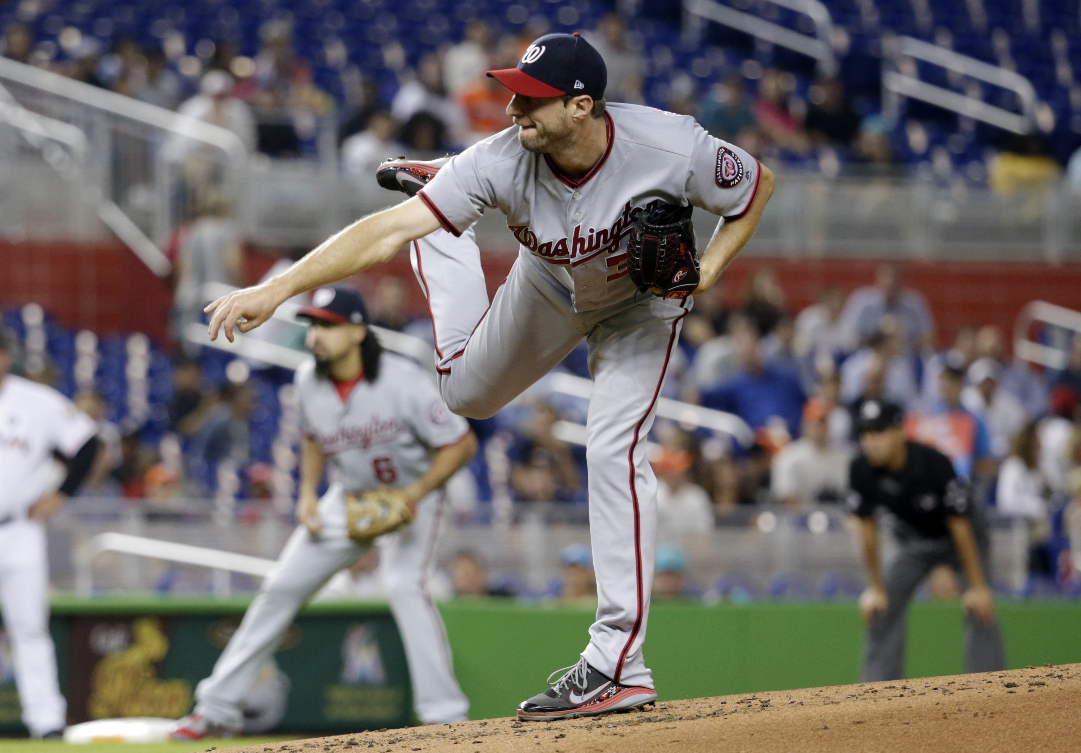 Nationals ace Scherzer leaves in 2nd inning with neck spasm