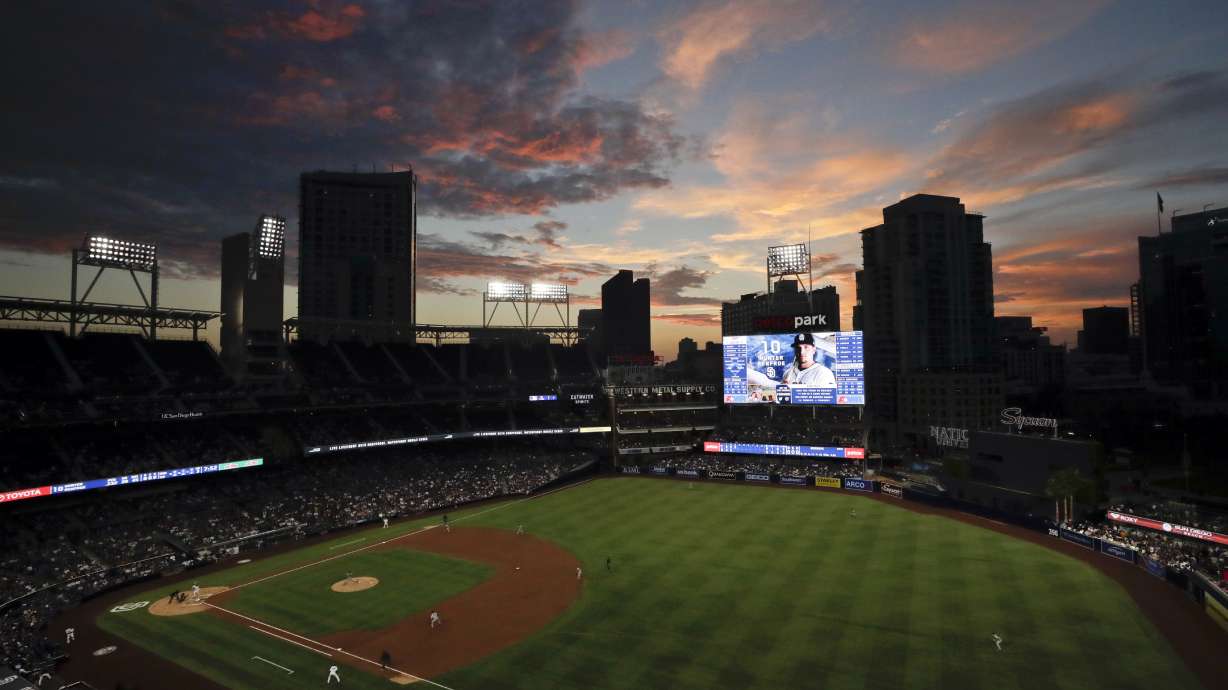Hedges' 2-run homer helps Padres to 3-0 win vs Twins