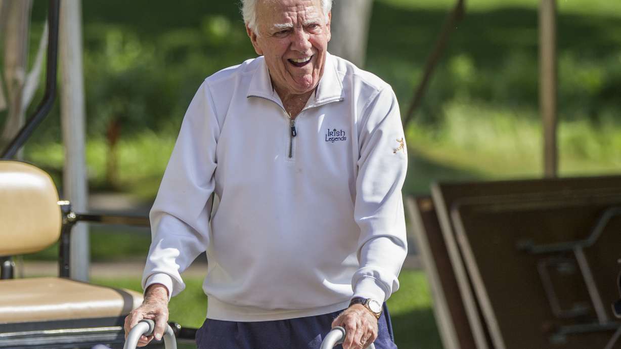 Ara Parseghian, won 2 titles at Notre Dame, has died at 94