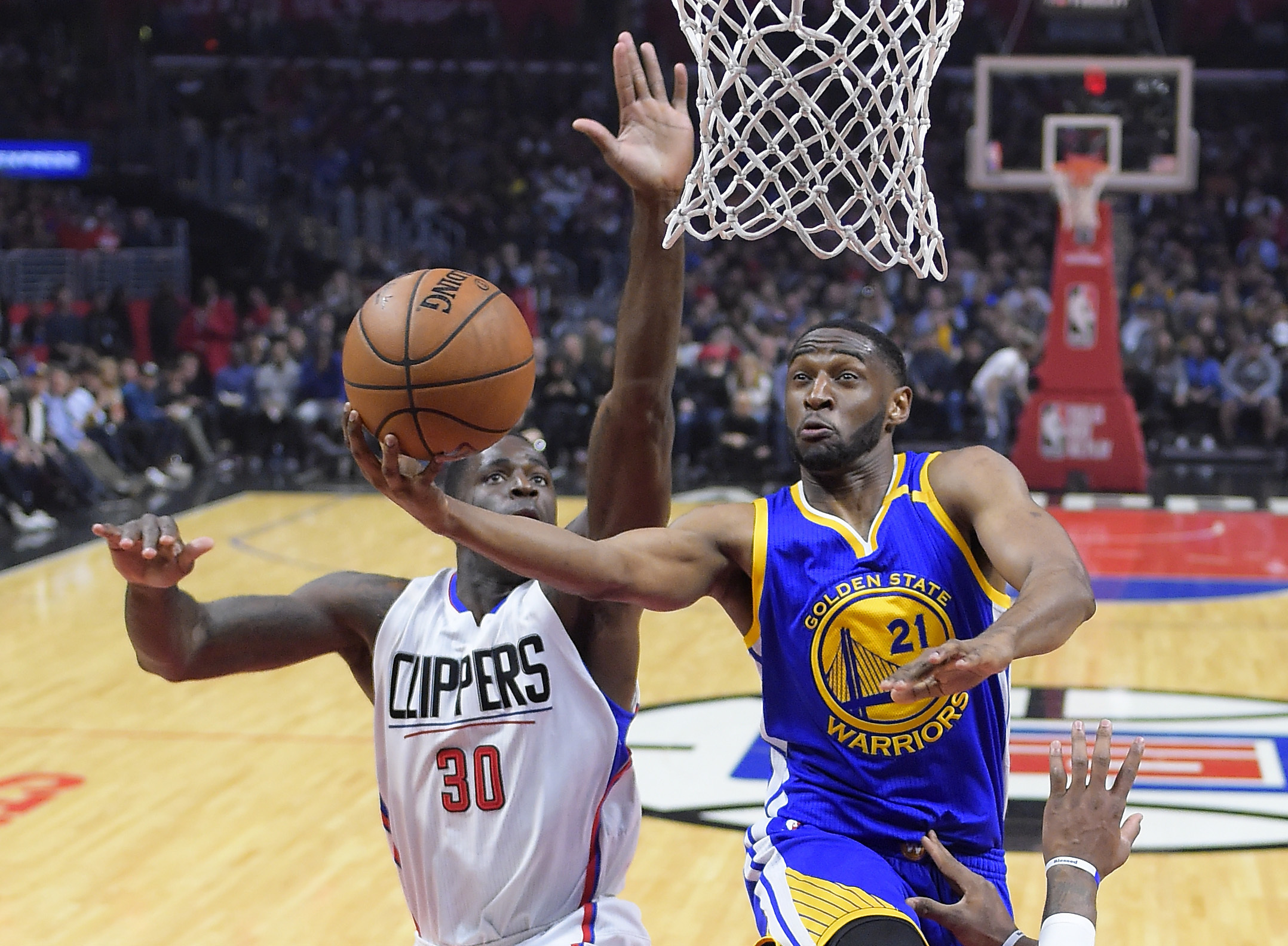 AP source: Pelicans get Clark on 1-year deal at vet minimum