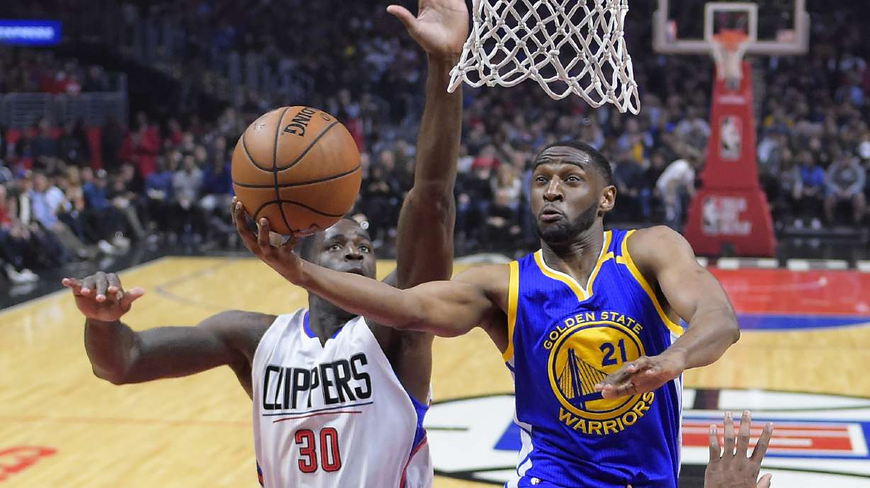 AP source: Pelicans get Clark on 1-year deal at vet minimum