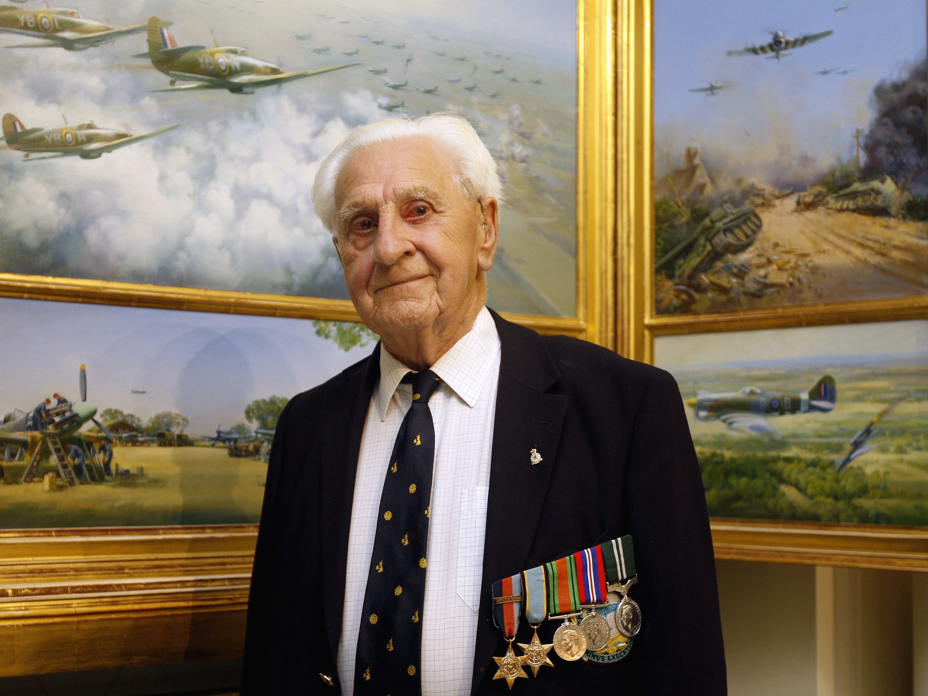 Ken Wilkinson, Battle of Britain Spitfire pilot, dies at 99