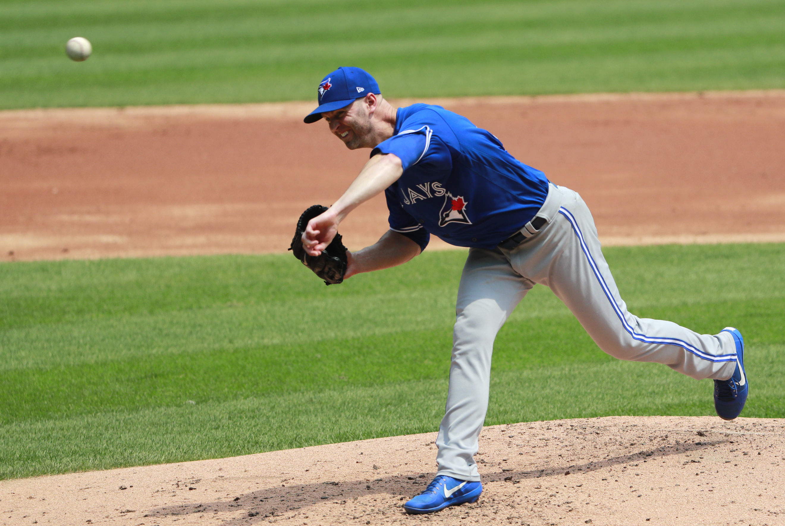Happ strikes out 10, Blue Jays top White Sox 5-1