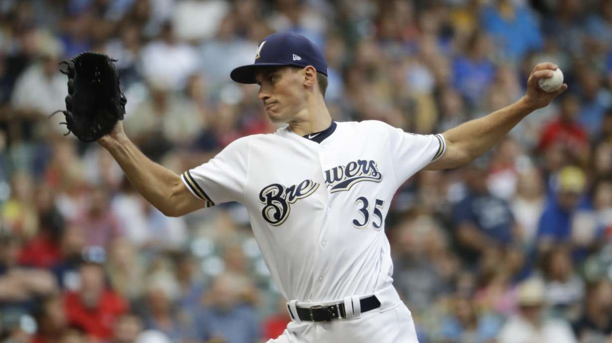 Molina, Weaver lead Cardinals to 5-4 win over Brewers