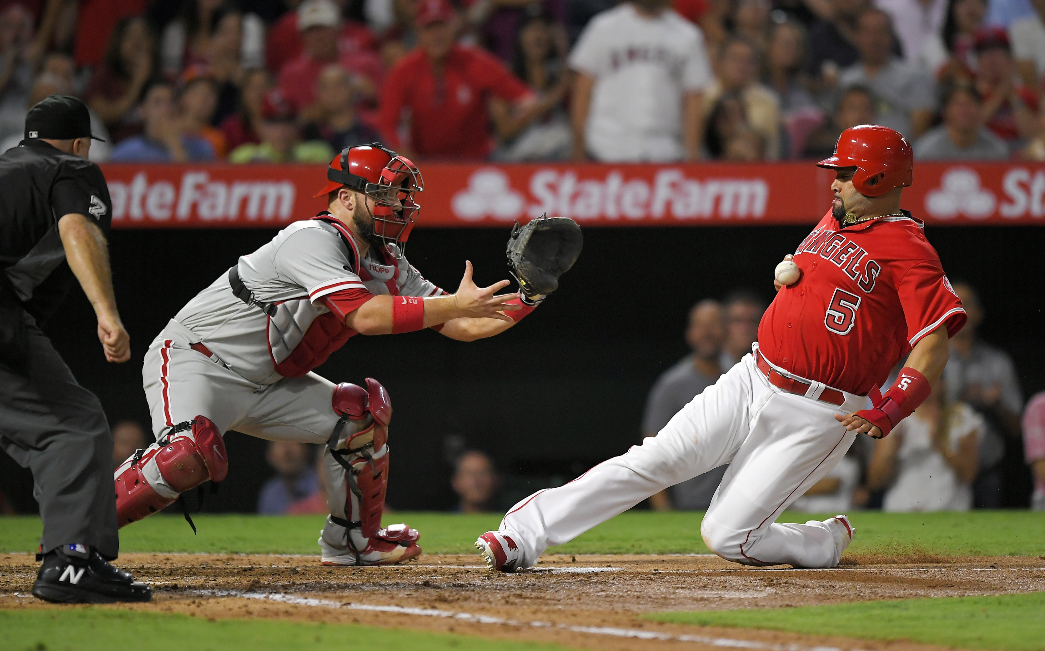 Angels back Ramirez with big 3rd inning, beat Phillies 7-0