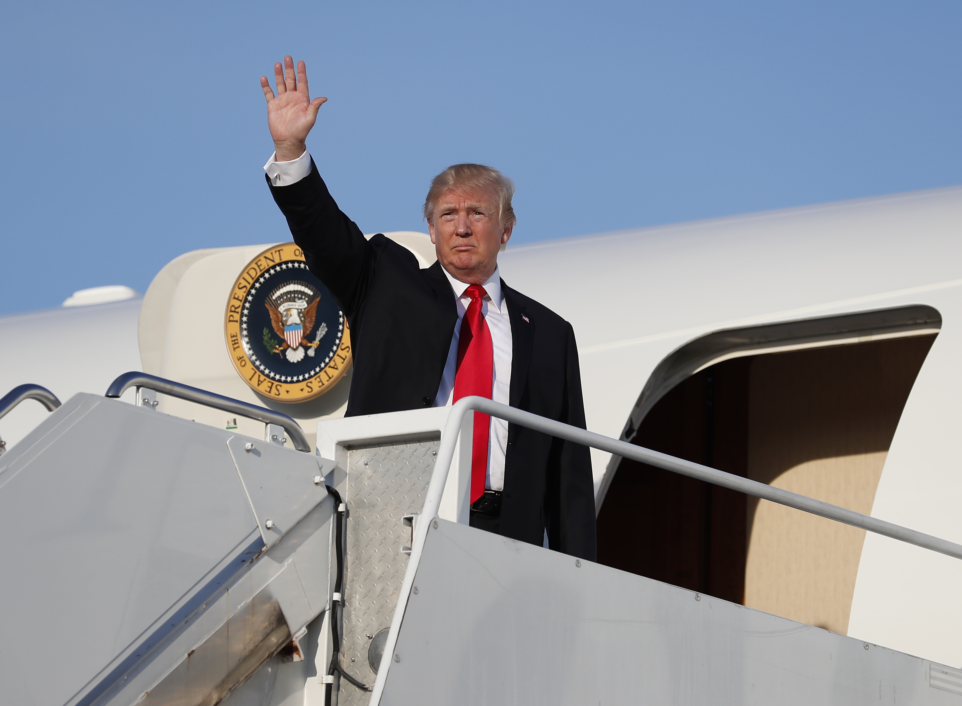 Flouting his own advice, Trump will take extended vacation