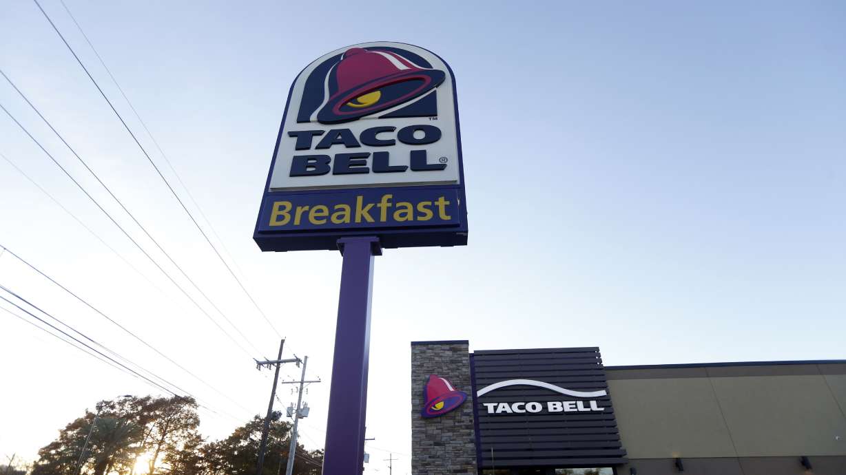 Yum sees sales rise at Taco Bell, fall at Pizza Hut