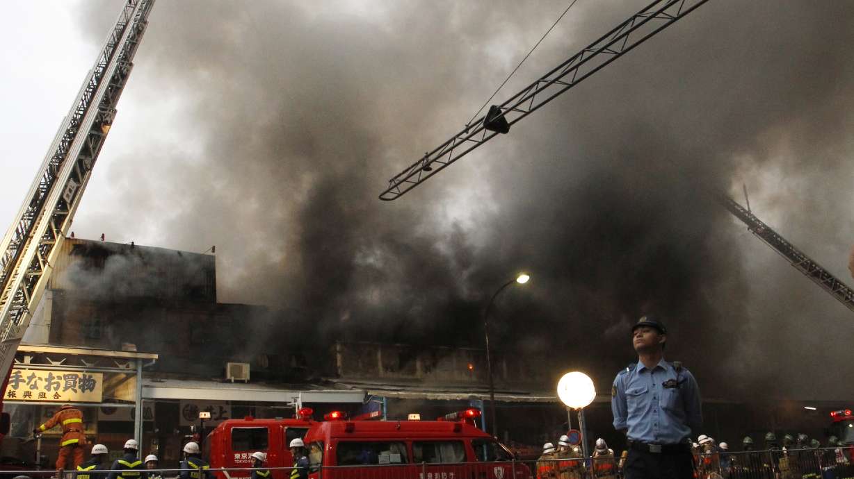 Firefighters battle blaze at Tokyo's famed Tsukiji market