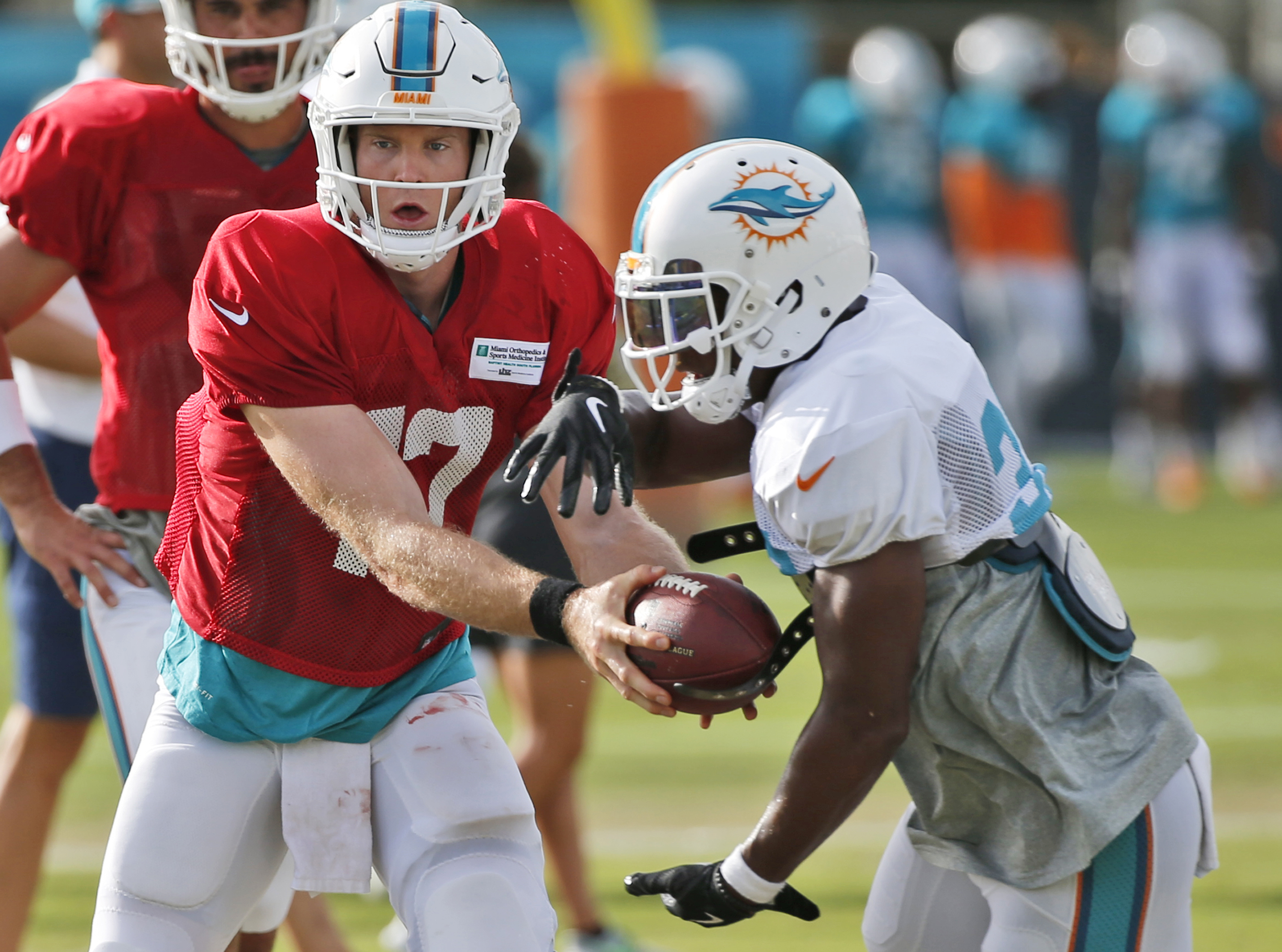 Dolphins QB Ryan Tannehill reinjures left knee in practice