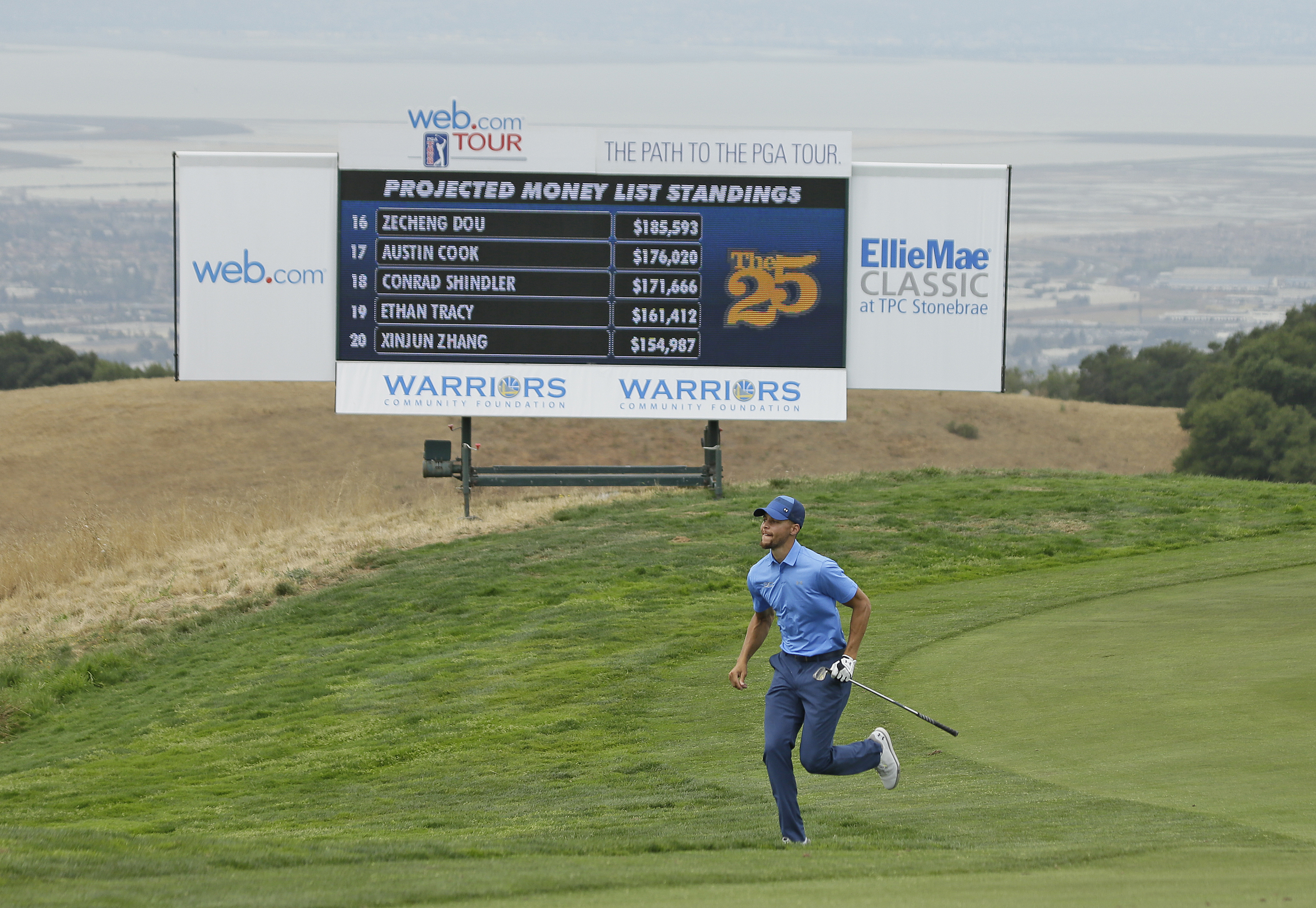 Stephen Curry heats up after slow start in pro golf debut