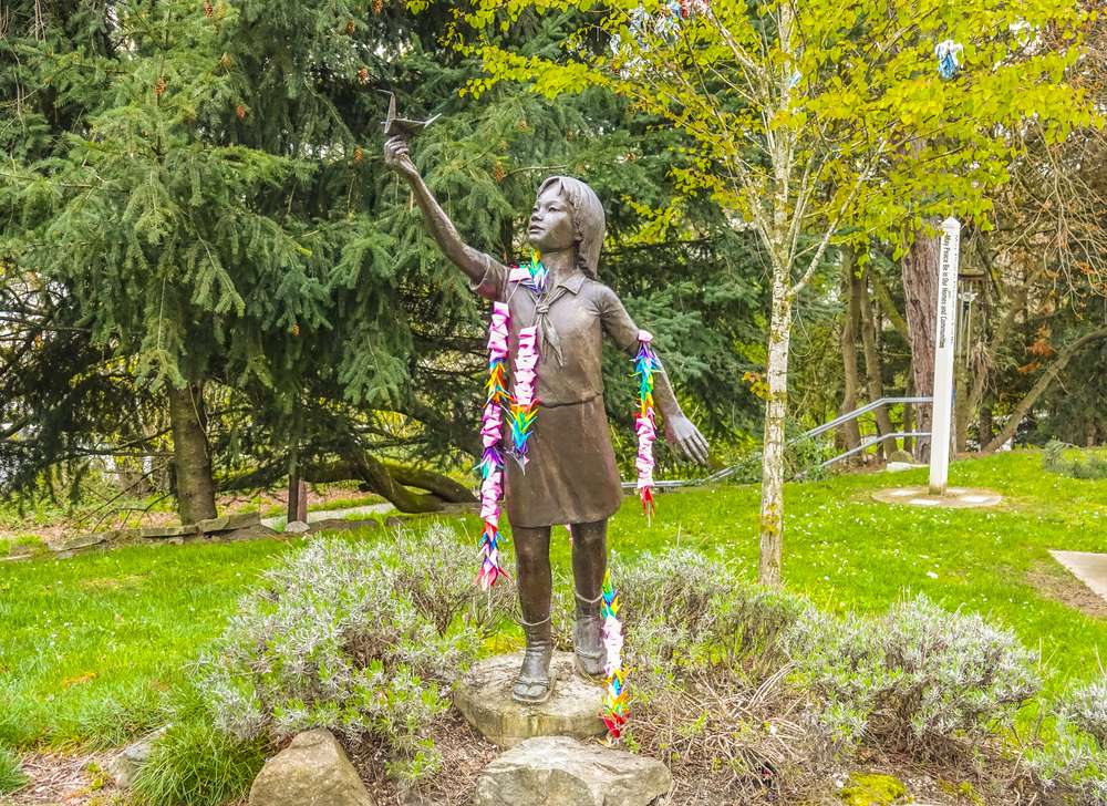 A statue of Sadako Sasaki and a crane that was built in Seattle's Peace Park (Photo: Shutterstock)