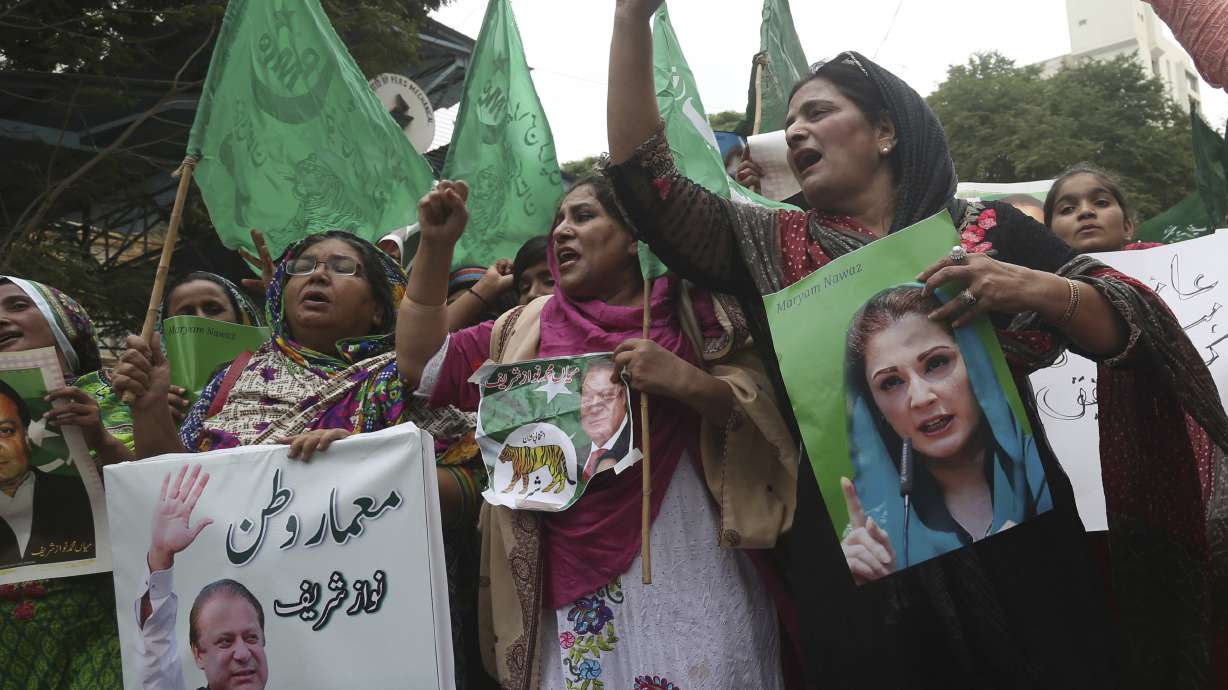 Pakistani president swears in members of new Cabinet