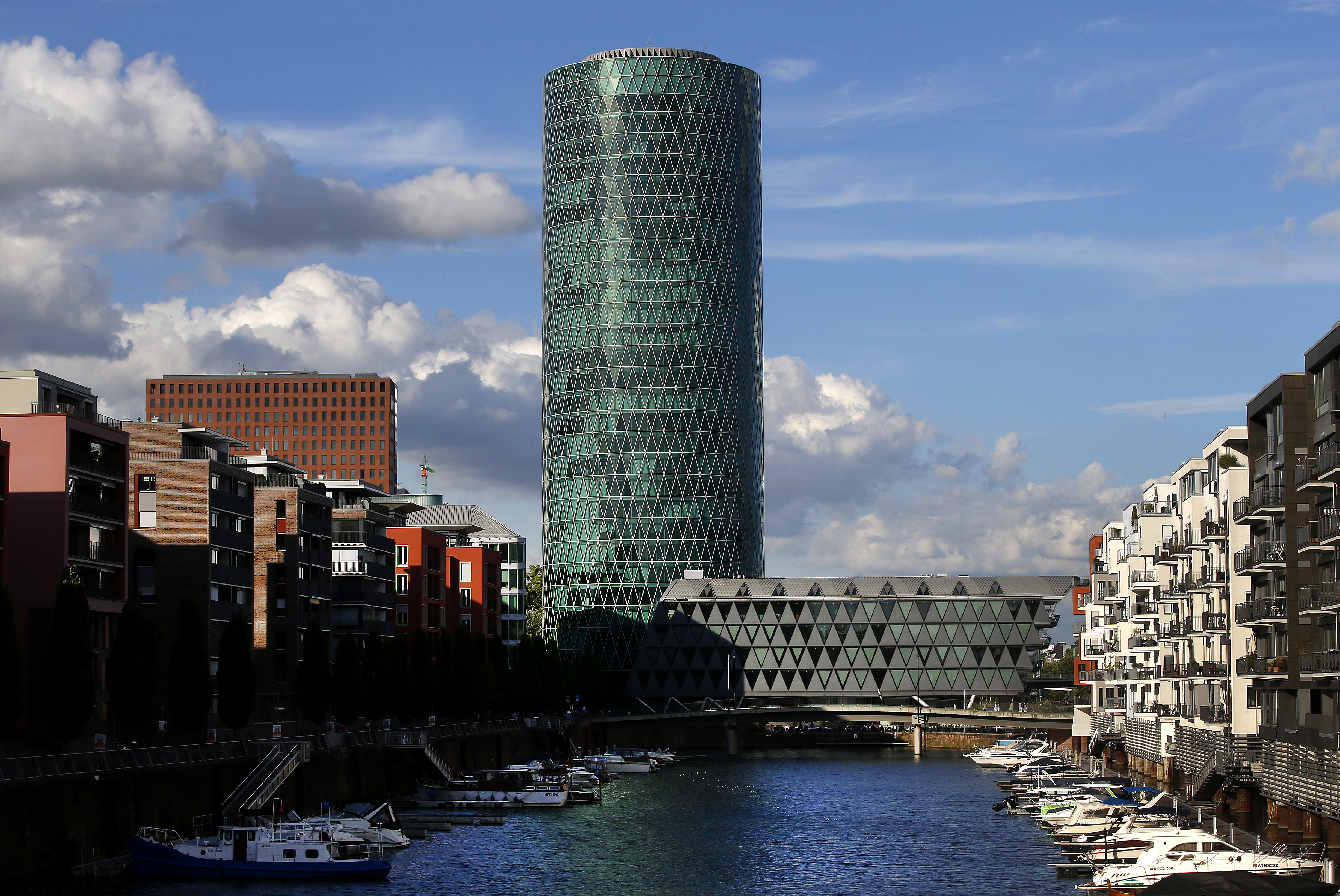 EU beauty pageant: cities vie to host agencies departing UK