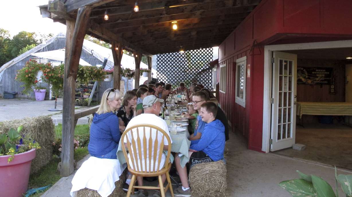 Farms drawing diners who eat near fields that produced food