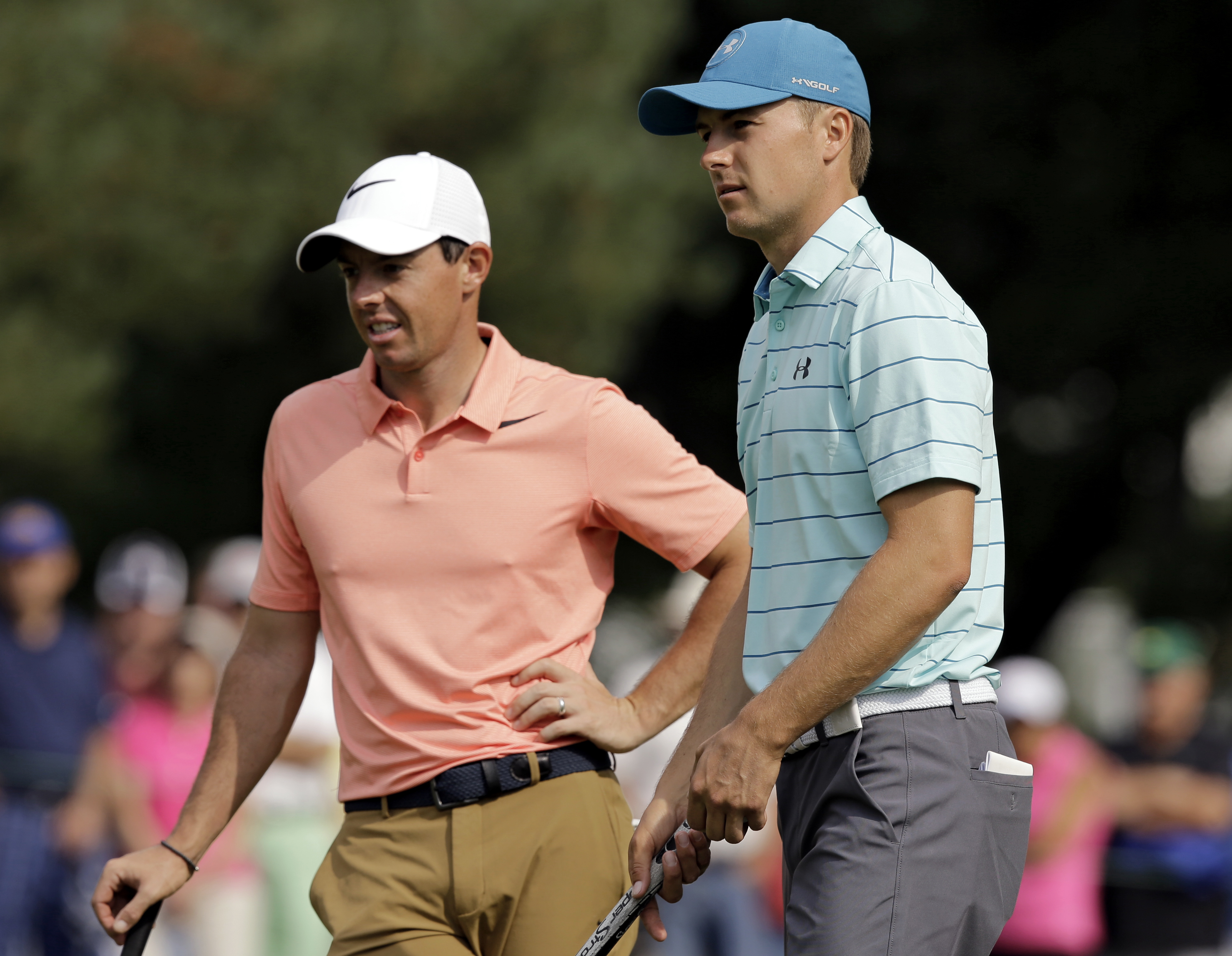 Walker managing fatigue, builds 2-shot lead at Firestone