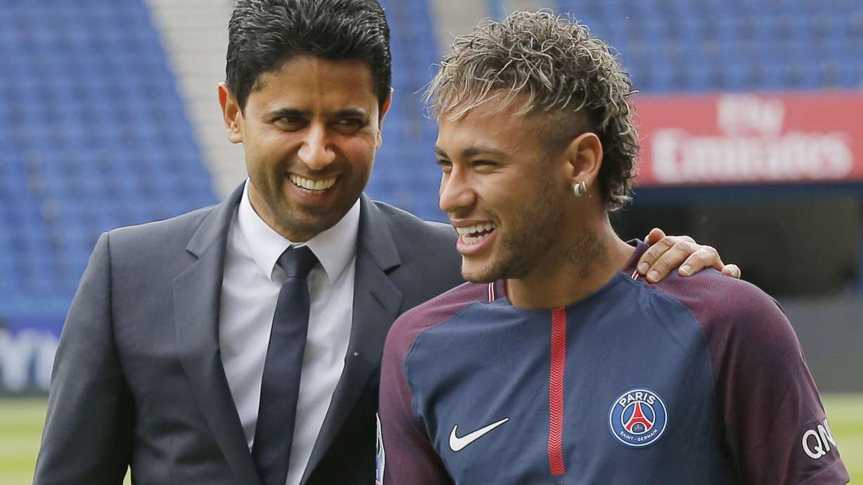 Neymar provides pre-match show, with PSG debut put on hold
