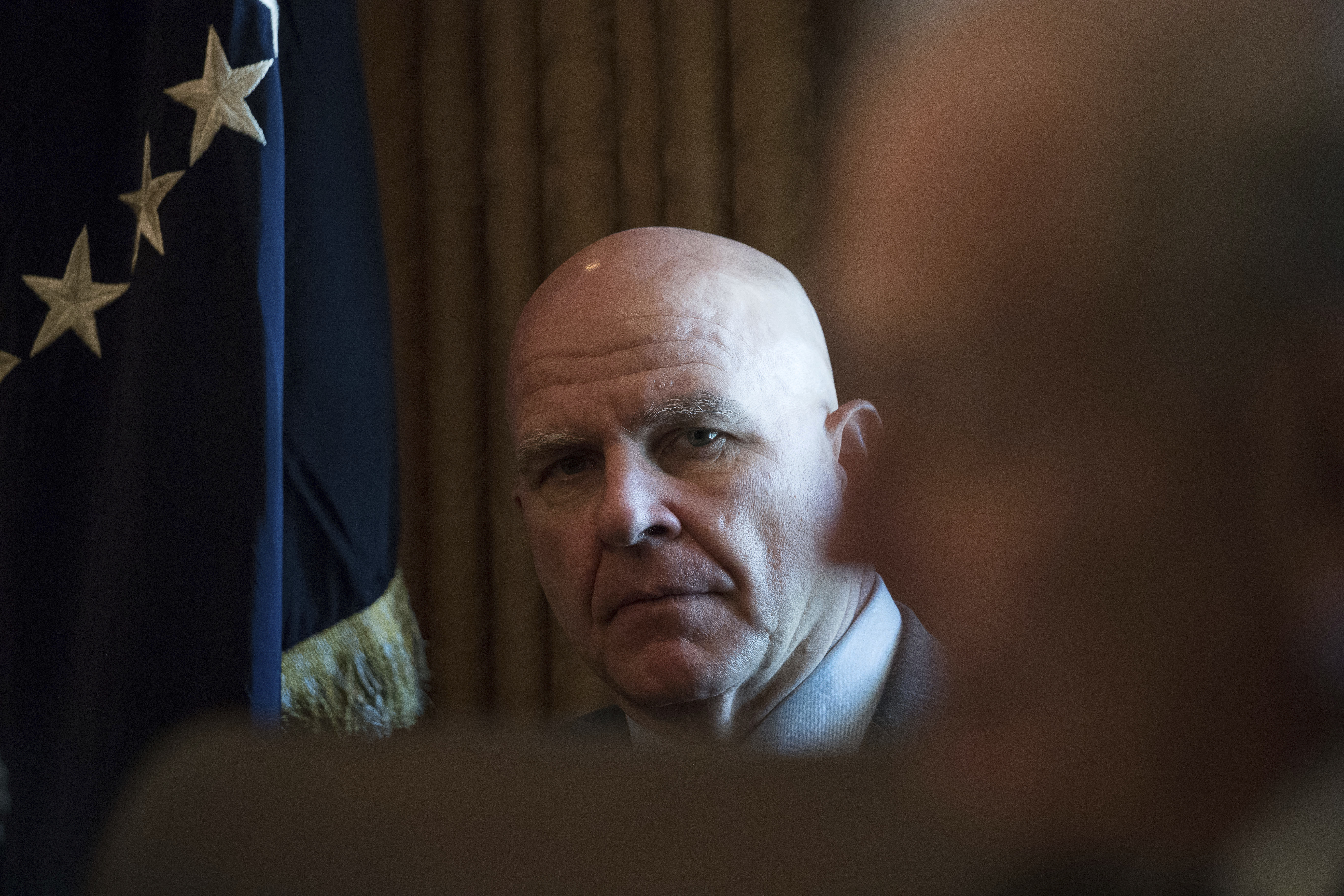 Trump counters criticism of his national security adviser