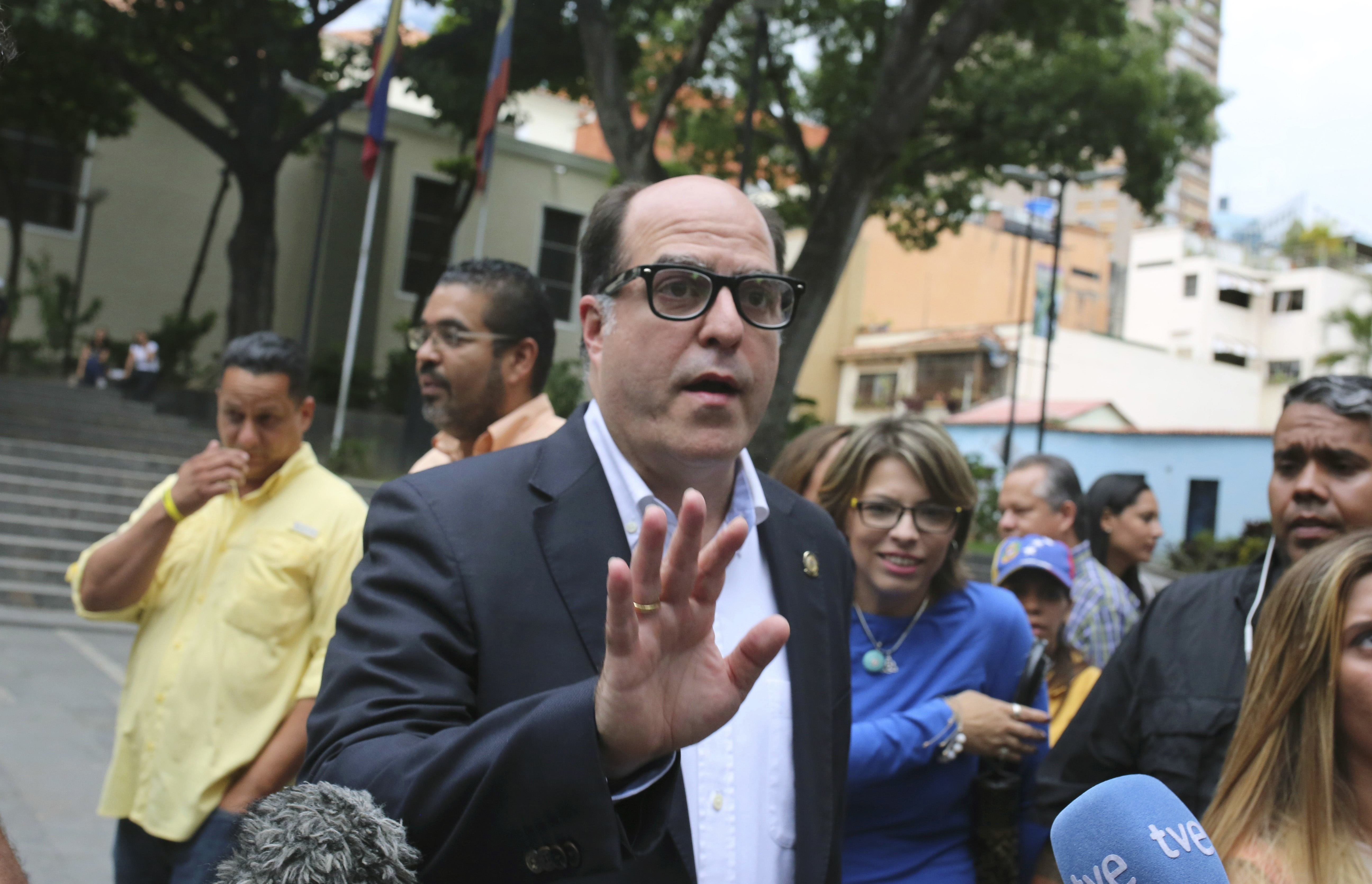 Venezuela troops quash anti-Maduro attack on military base