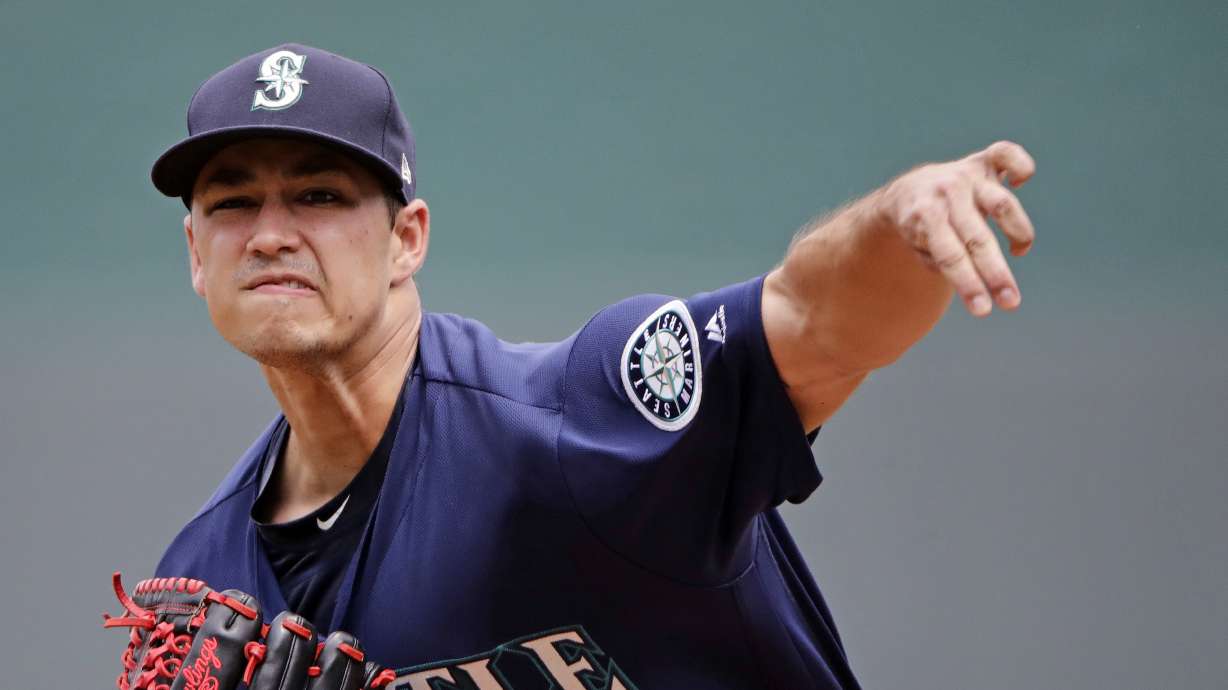 Junis, Royals beat Mariners 9-1 for doubleheader split