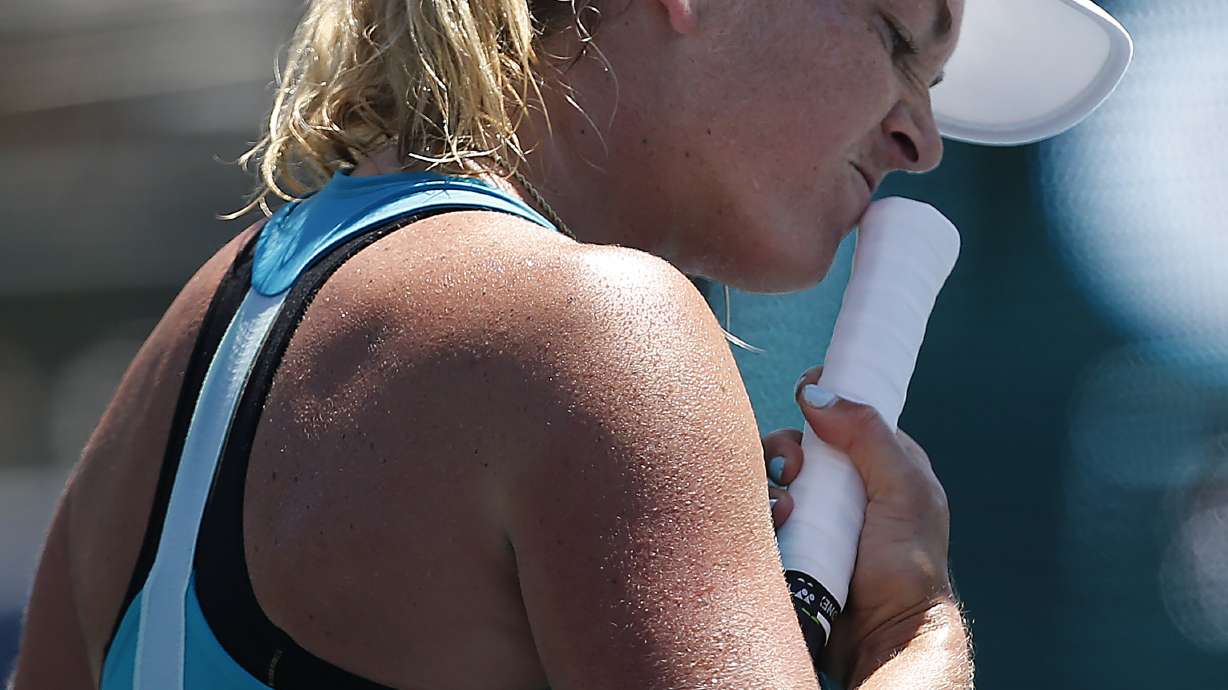 Madison Keys outslugs CoCo Vandeweghe to win at Stanford