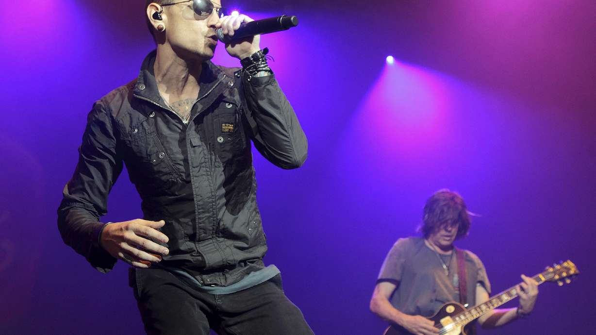 Linkin Park fans remember Chester Bennington at L.A. tribute
