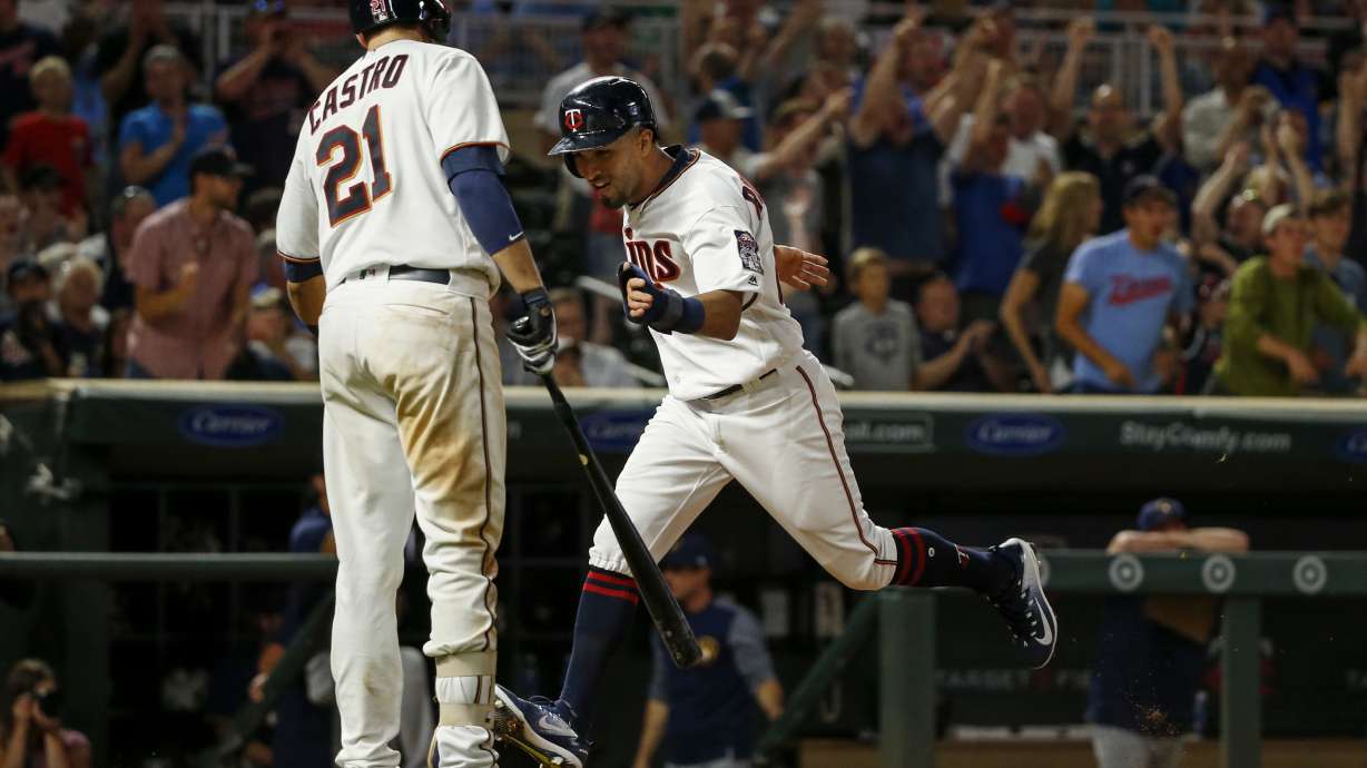 Rosario scores on late balk to lift Twins over Brewers, 5-4