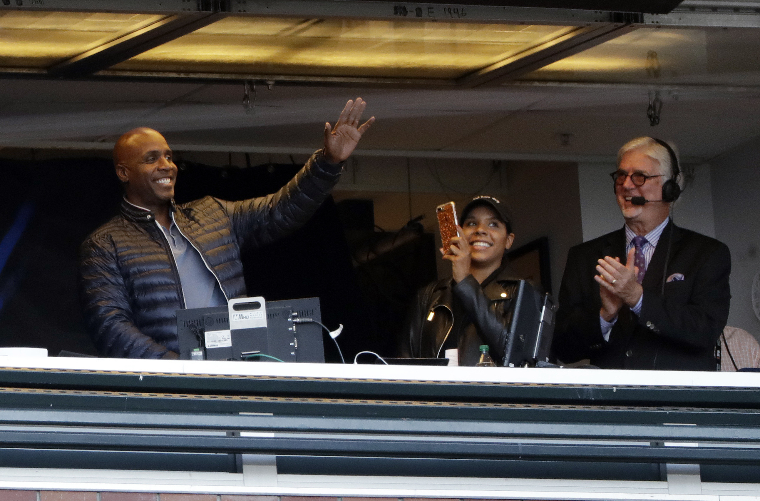 Home run king Bonds wishes he played 1 more year