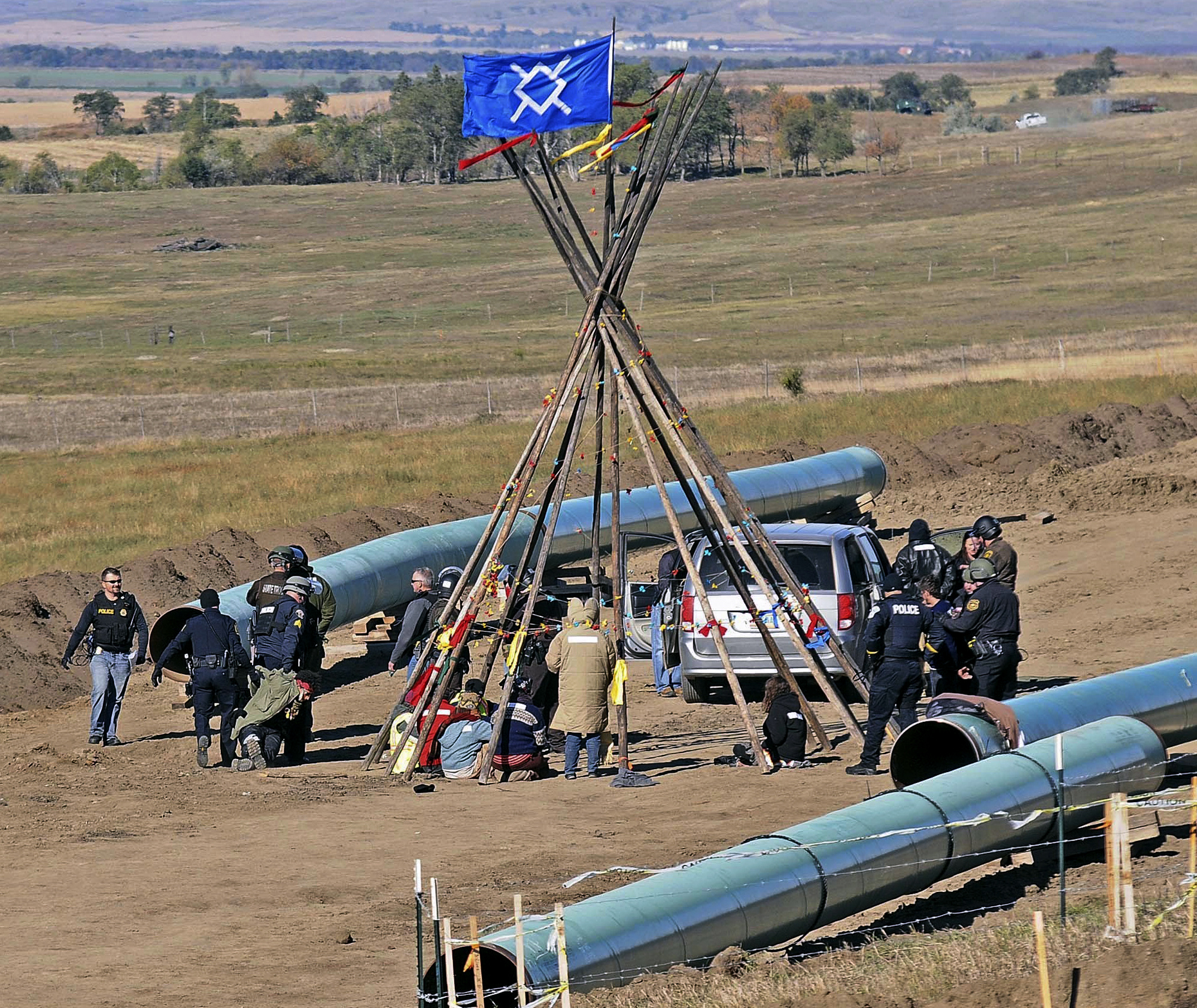 Tribes want Dakota pipeline shut, but offer fallback plan