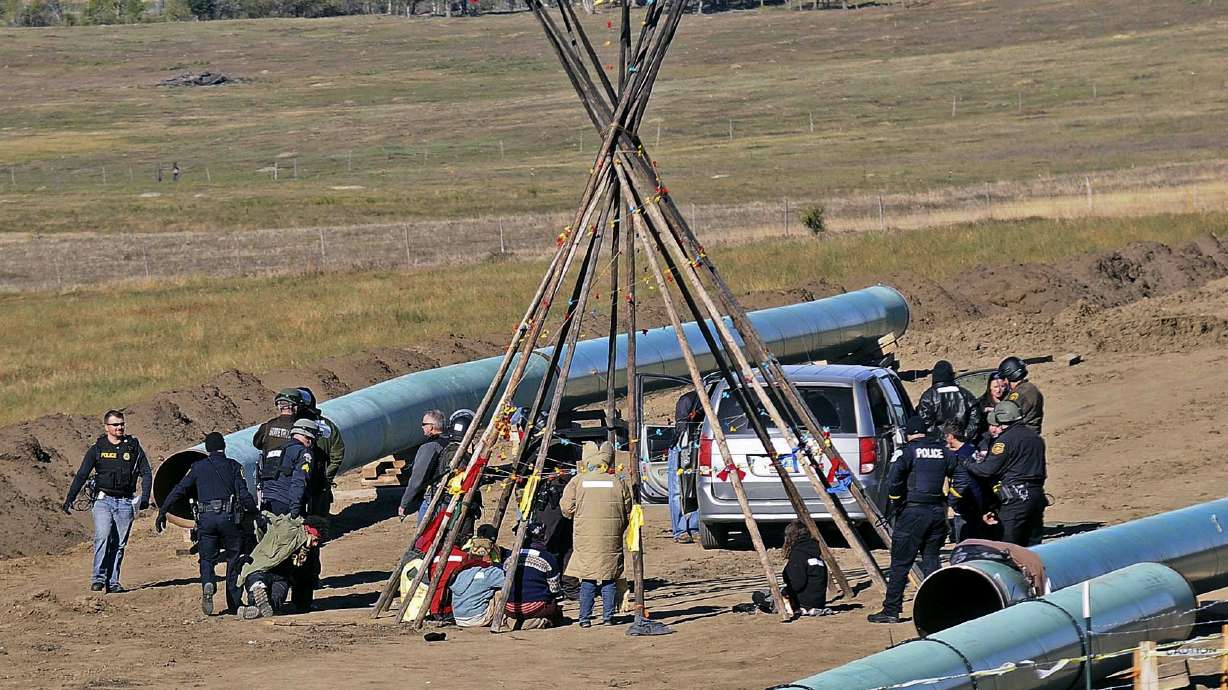 Tribes want Dakota pipeline shut, but offer fallback plan