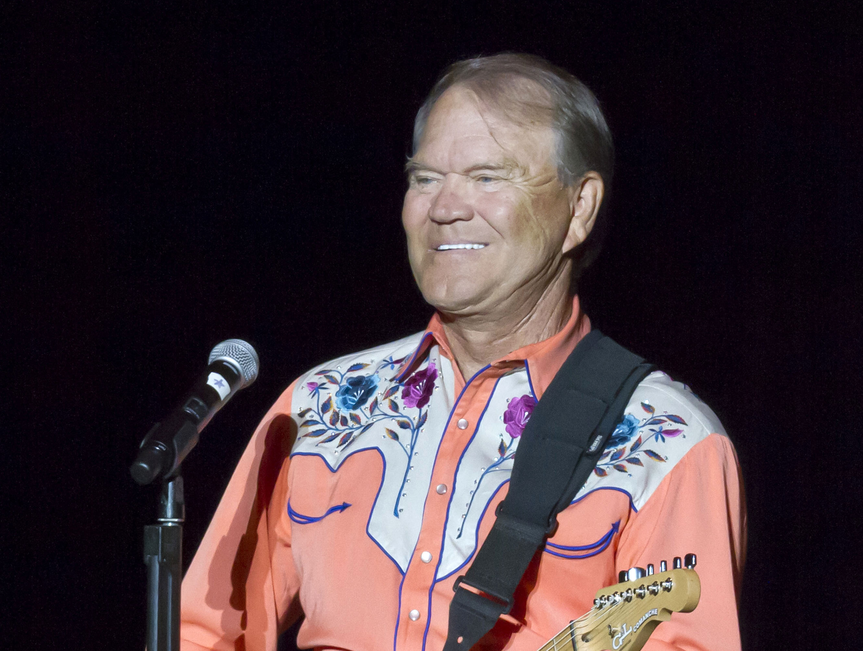 Glen Campbell's public Alzheimer's battle set his legacy