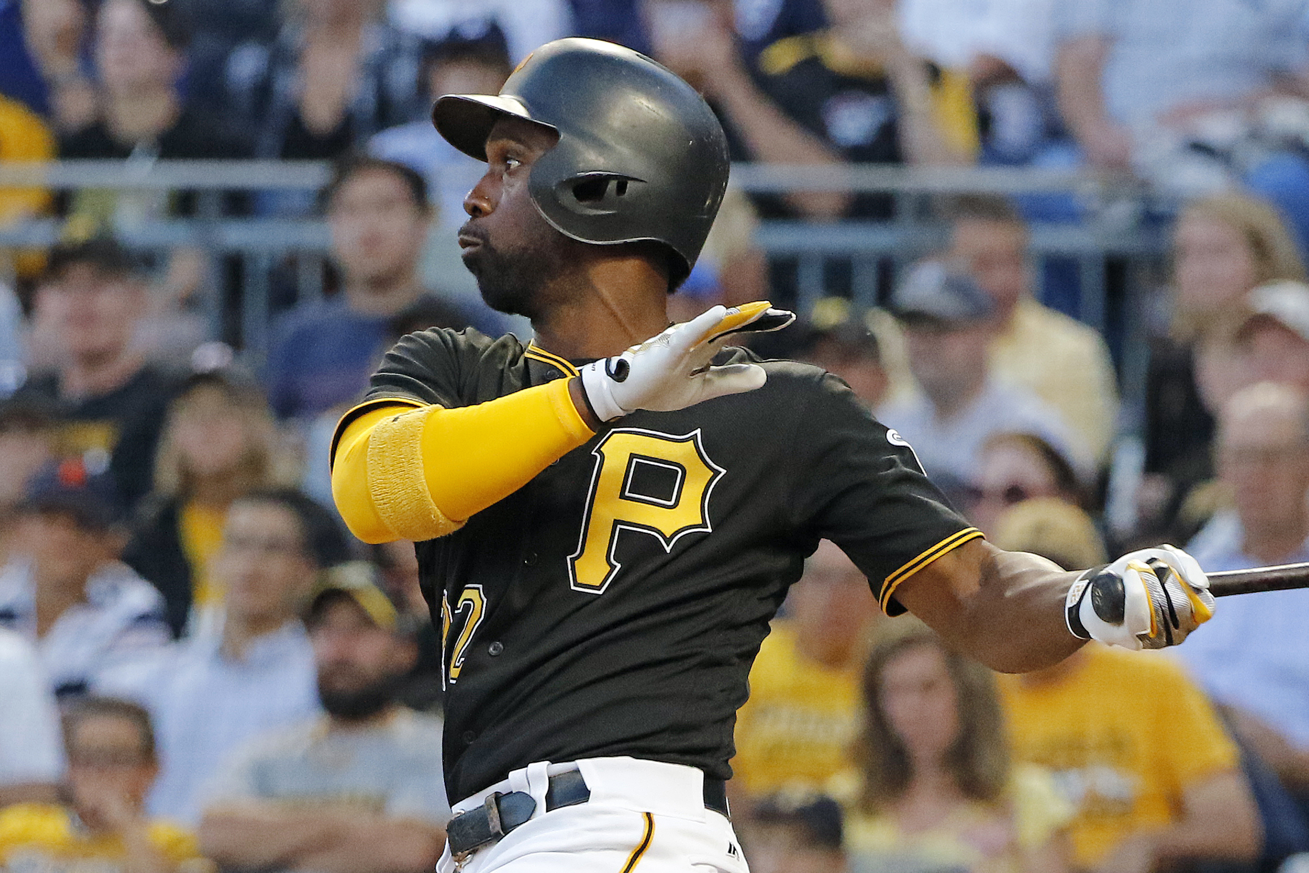 McCutchen, Kuhl lift Pirates over reeling Tigers 6-3