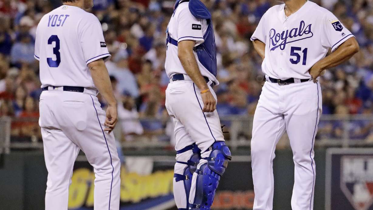 Cards hit 3 homers, pound Royals 10-3 for 4th straight win