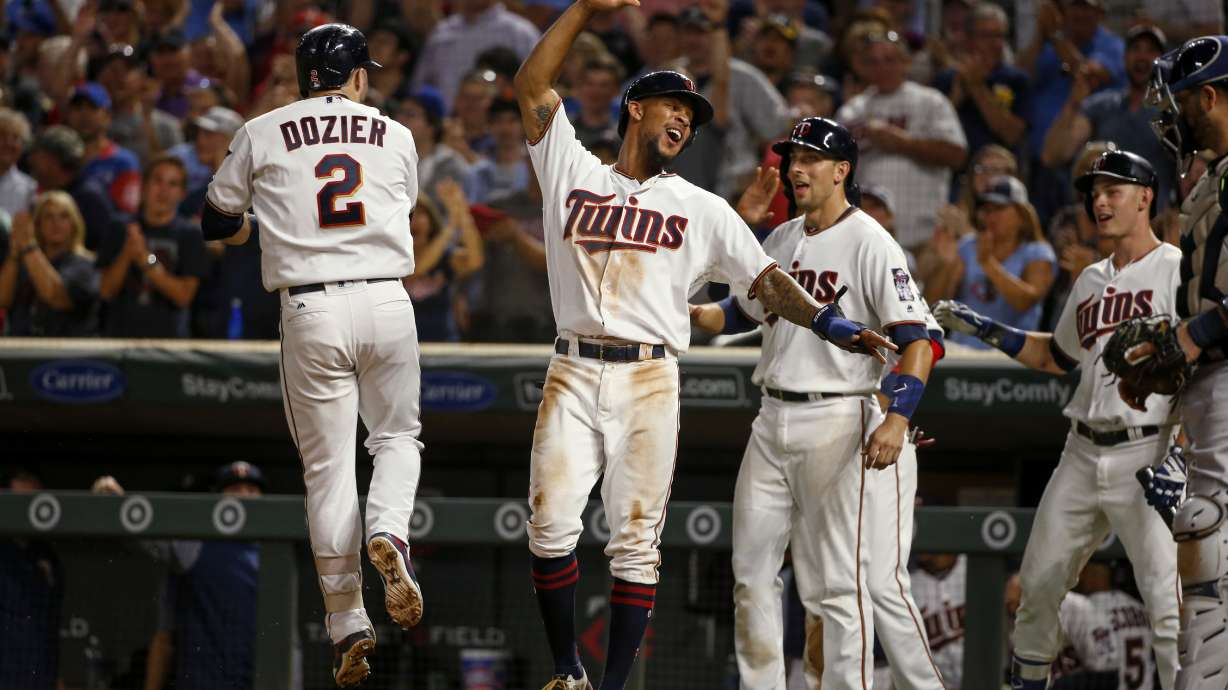 Dozier slam among 5 homers for Twins in 11-4 win vs. Brewers