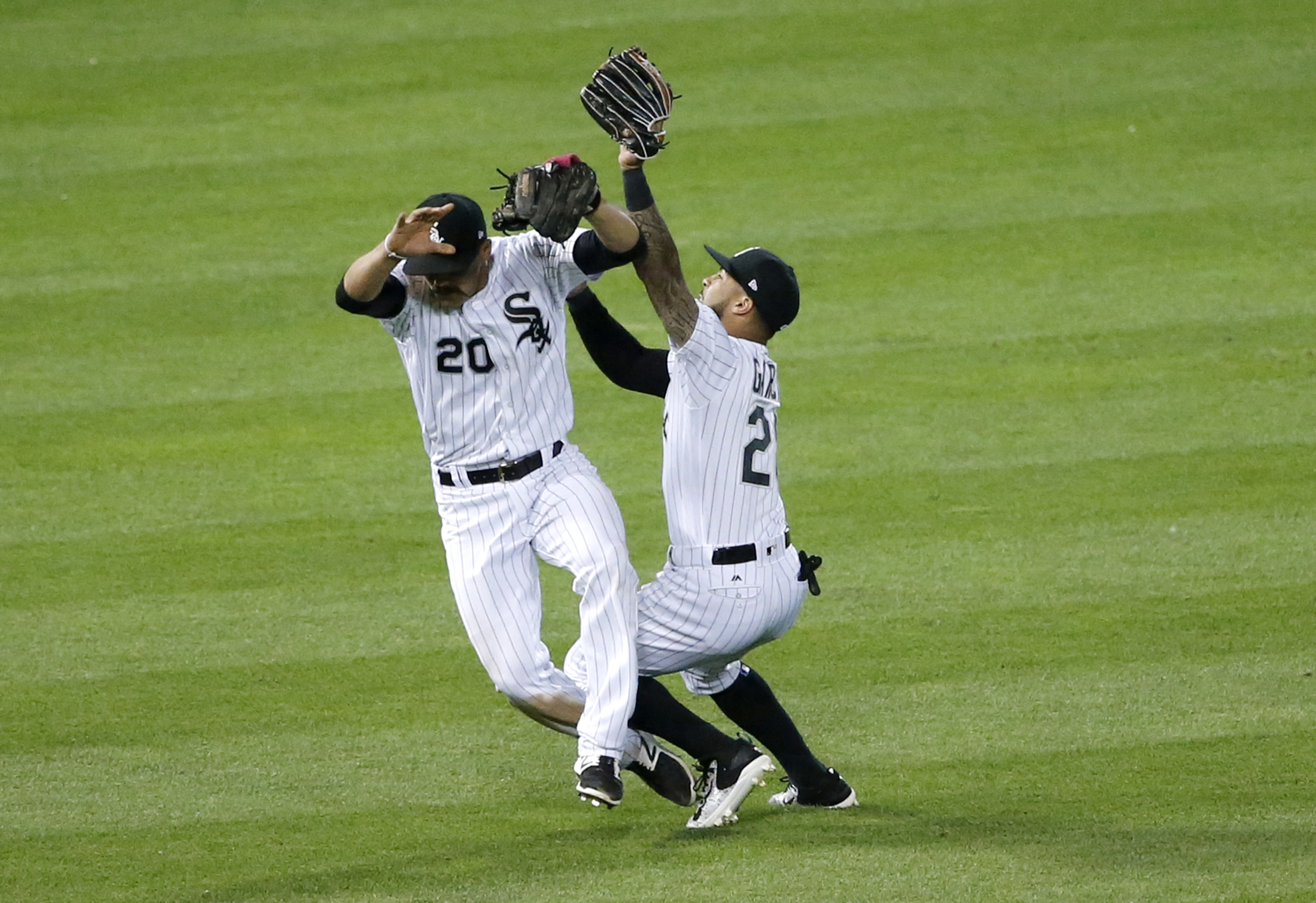 Rookie Smith powers White Sox past Astros 8-5