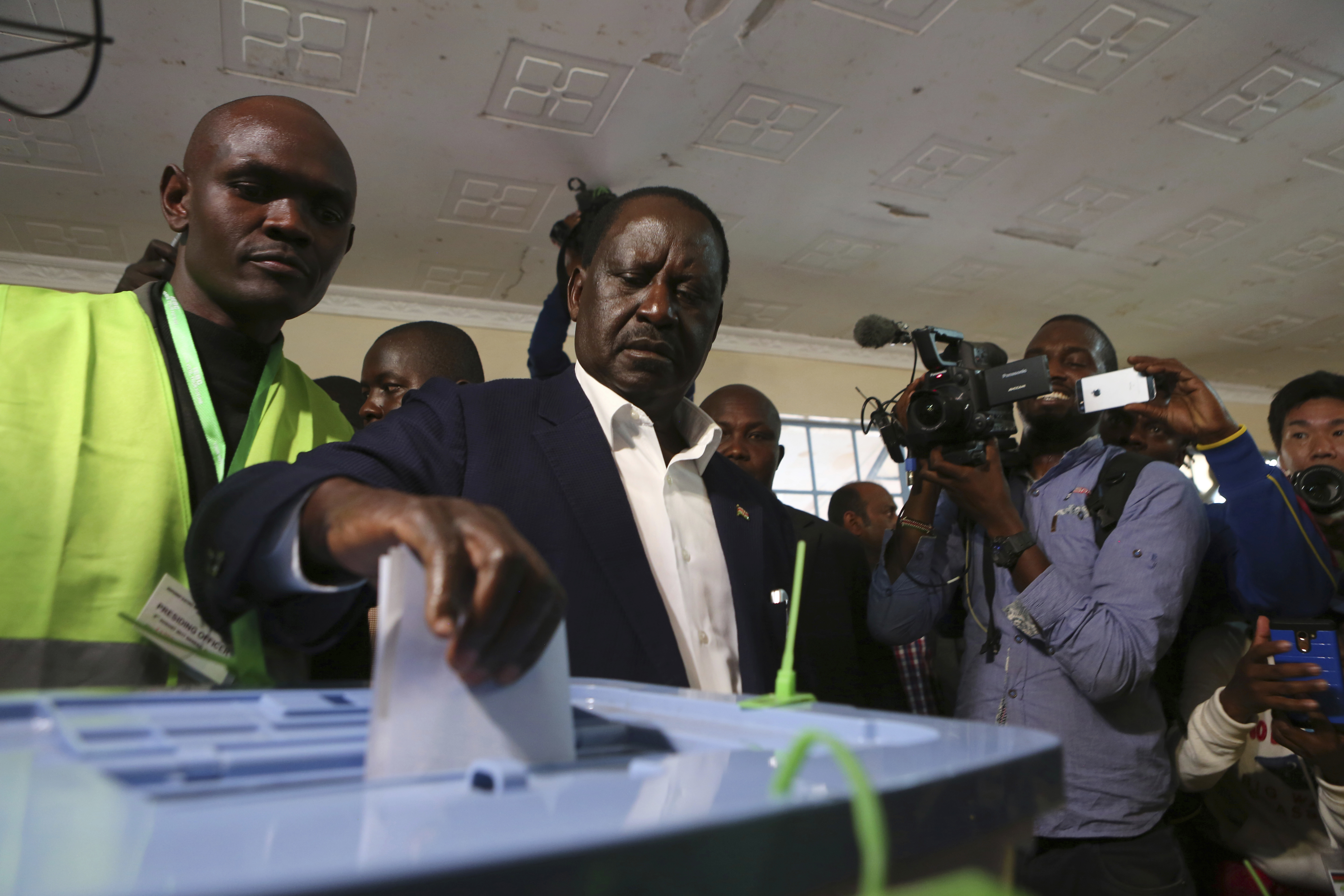 AP PHOTOS: Kenyans run for cover as day after vote erupts