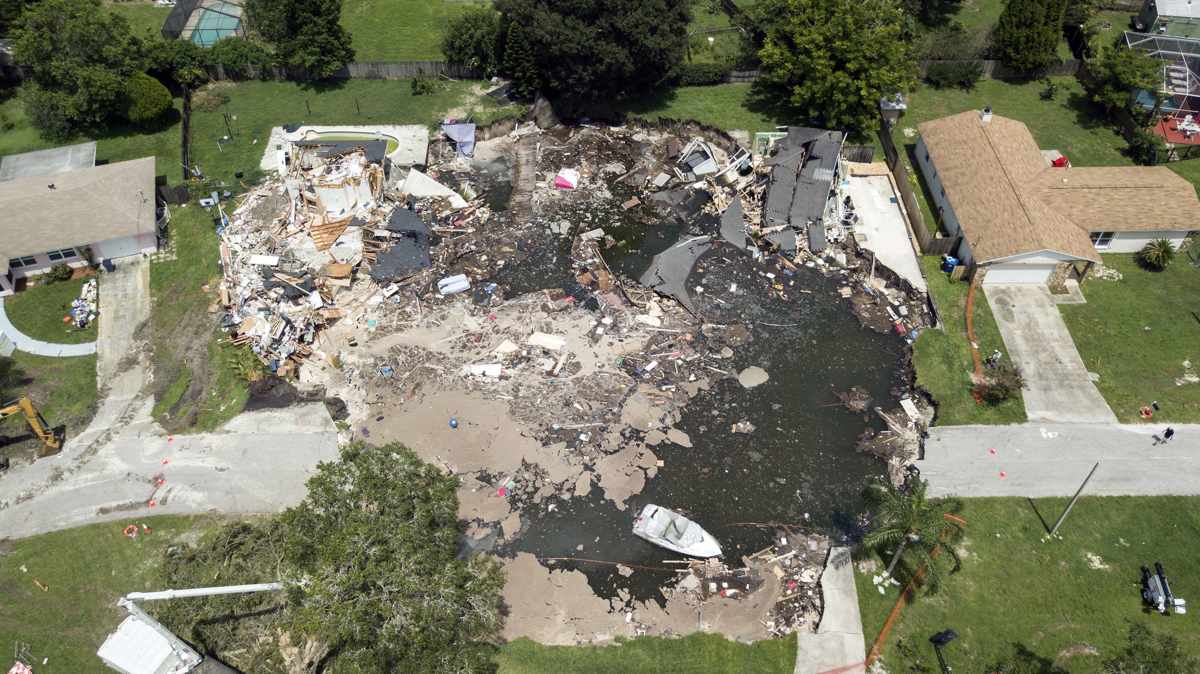 Florida sinkhole might force condemnation of more homes