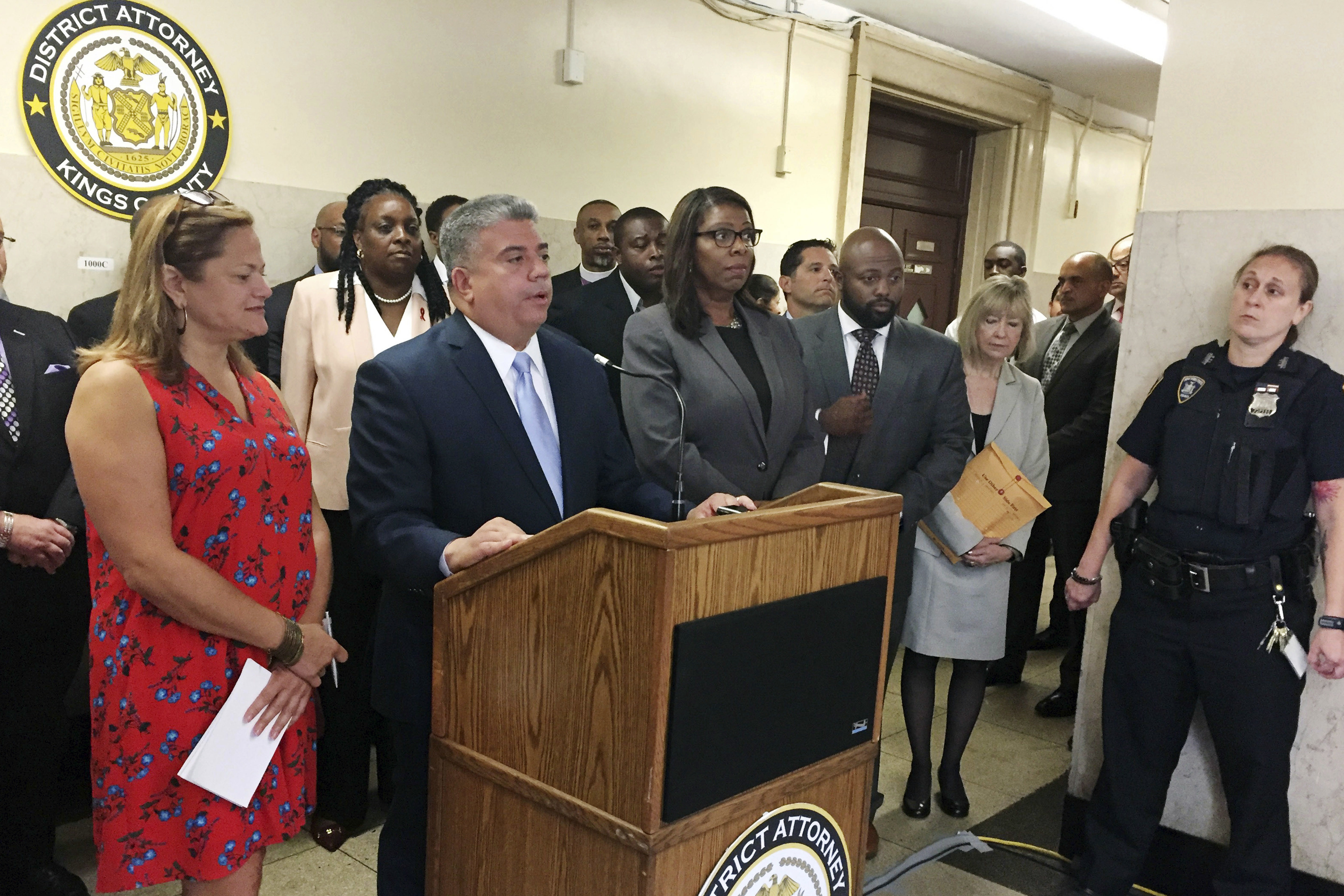 640,000 NYC warrants for old summonses tossed in 1 day