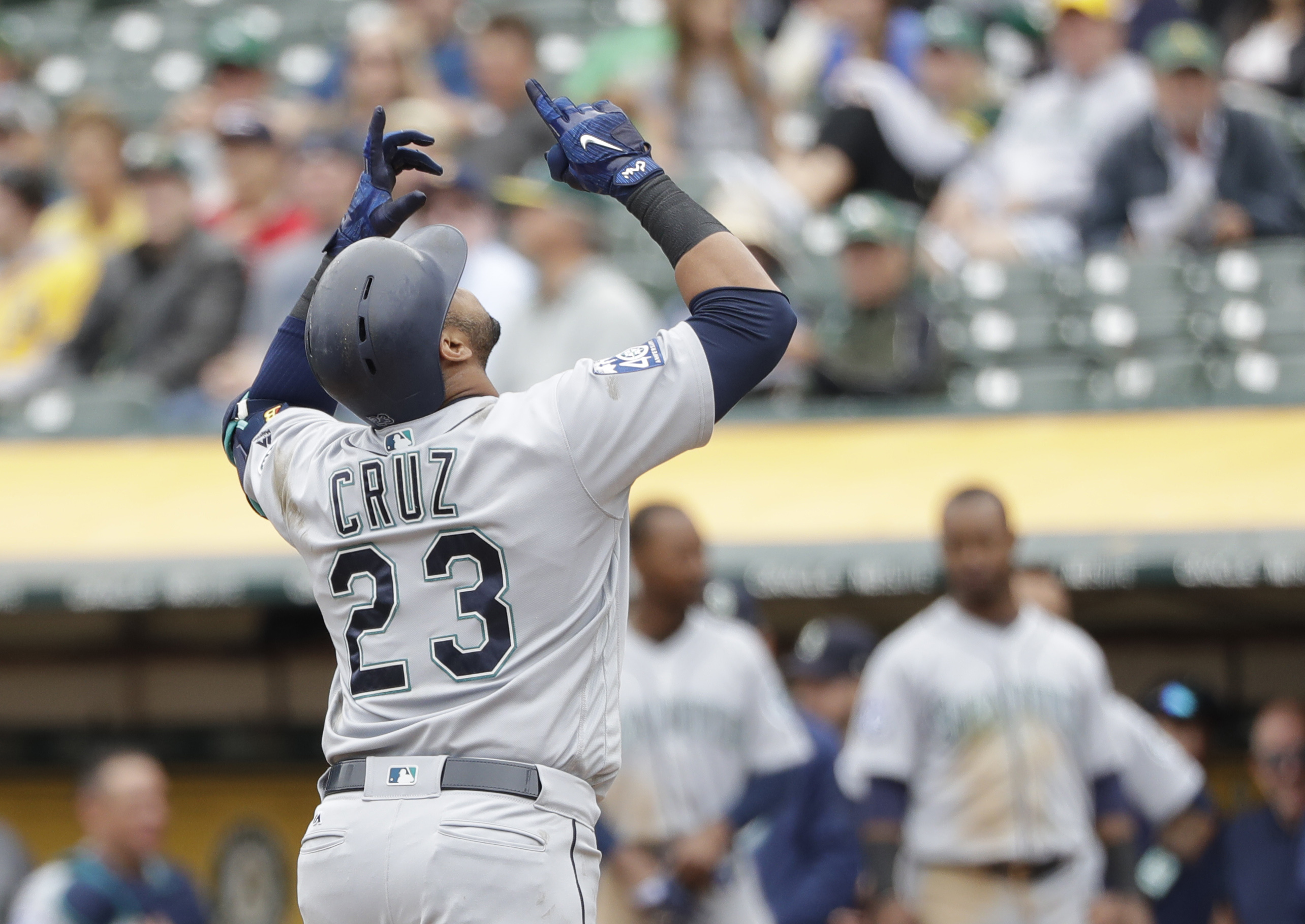 Cruz homers twice to power Mariners past A's 6-3