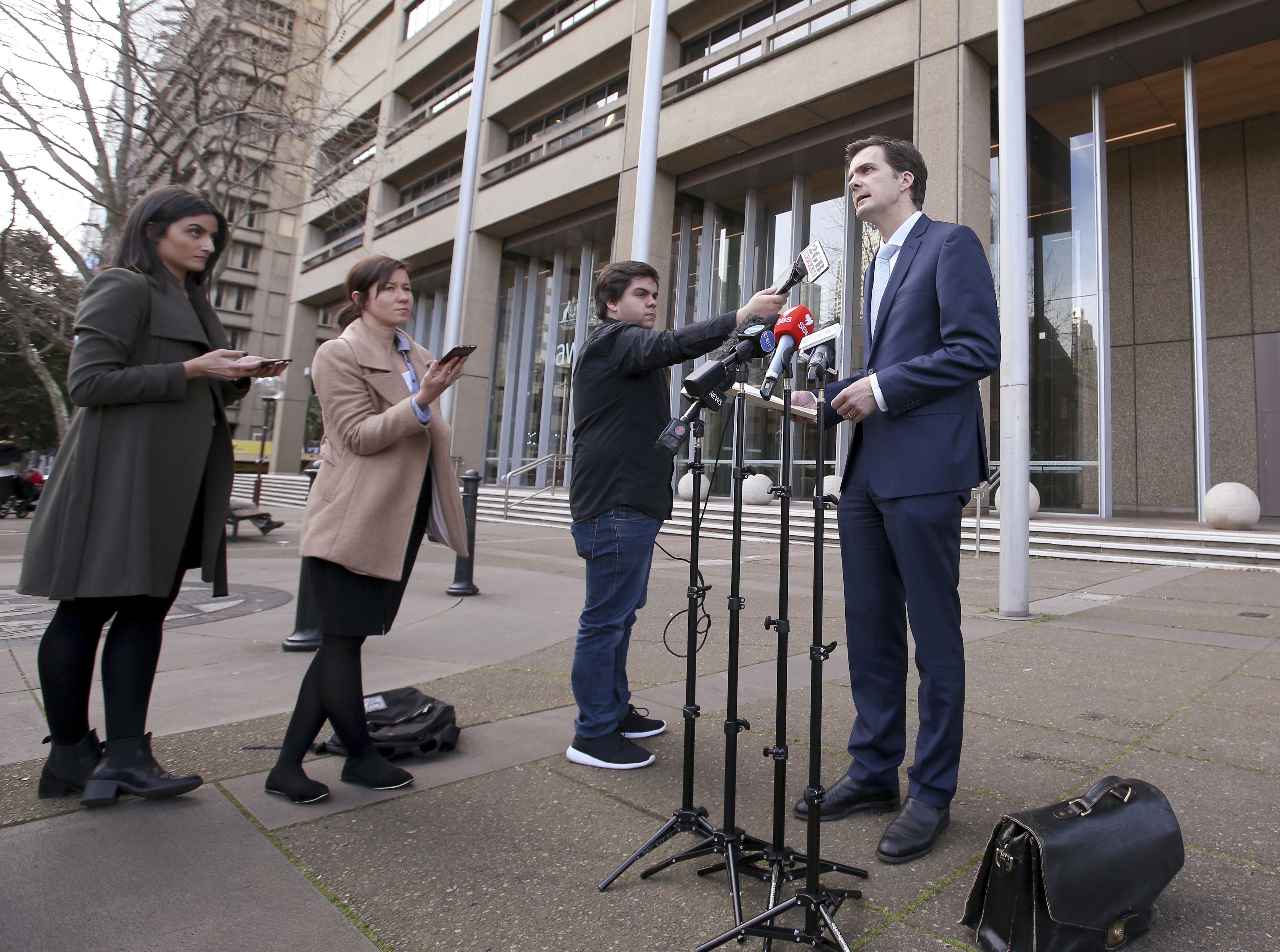 Challenge filed in court to Australian gay marriage ballot