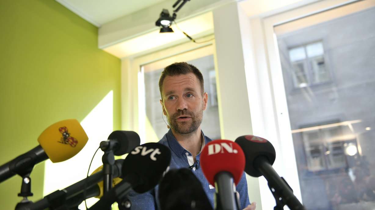 2 hostages freed by al-Qaida make 1st public appearances