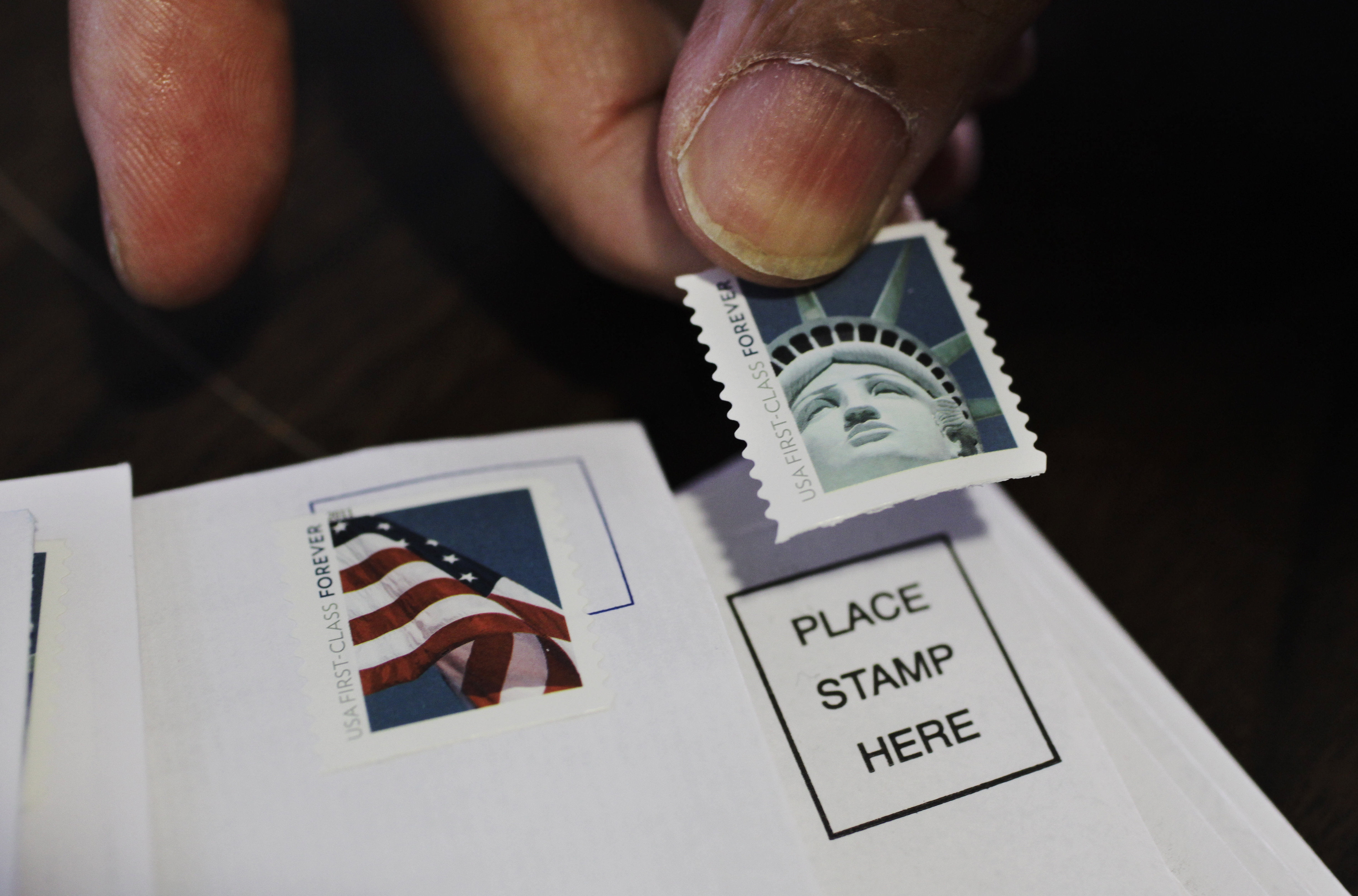 Postal Service: More red ink, missed payments as mail slumps