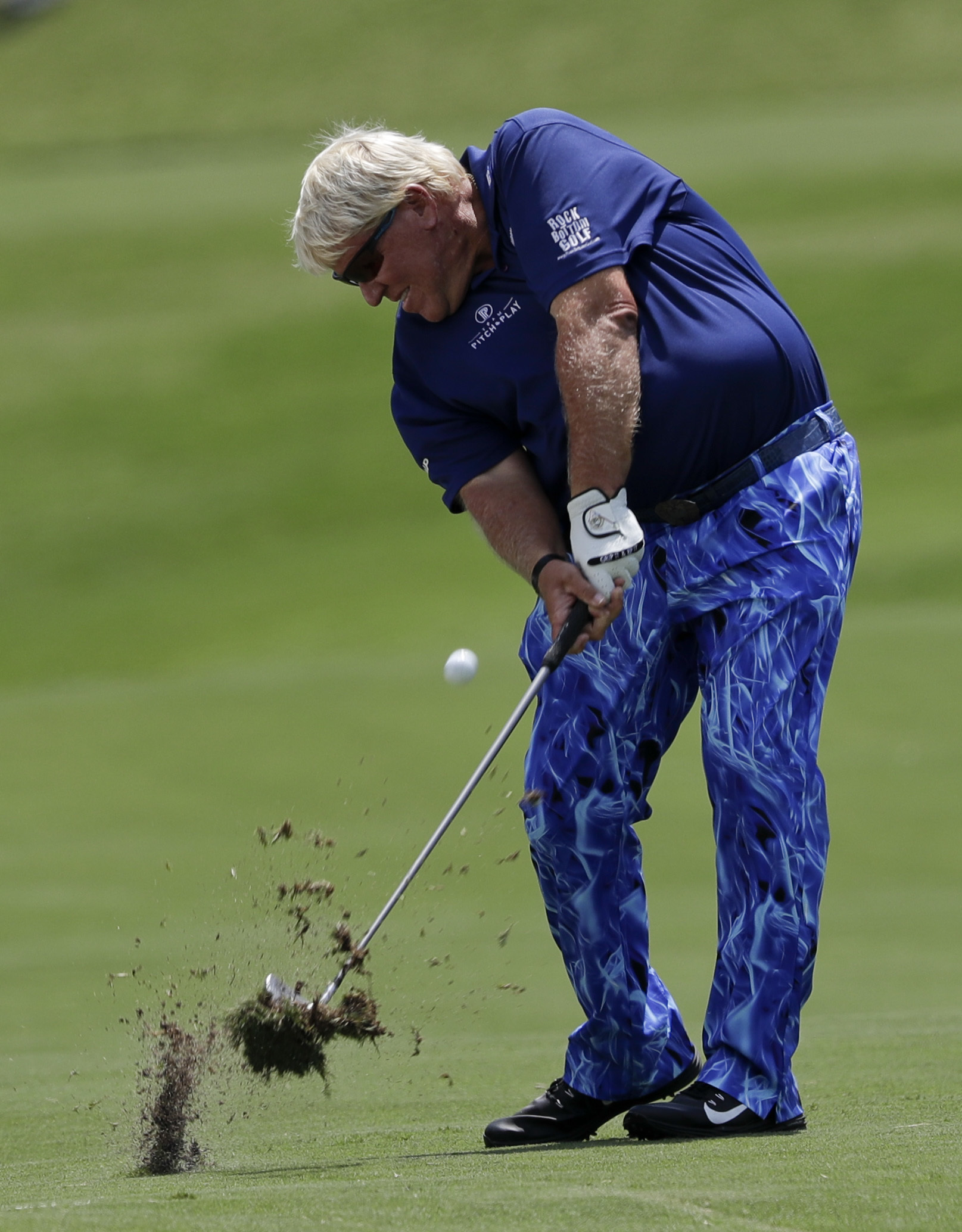 John Daly sings with Hootie, leaves PGA course broody