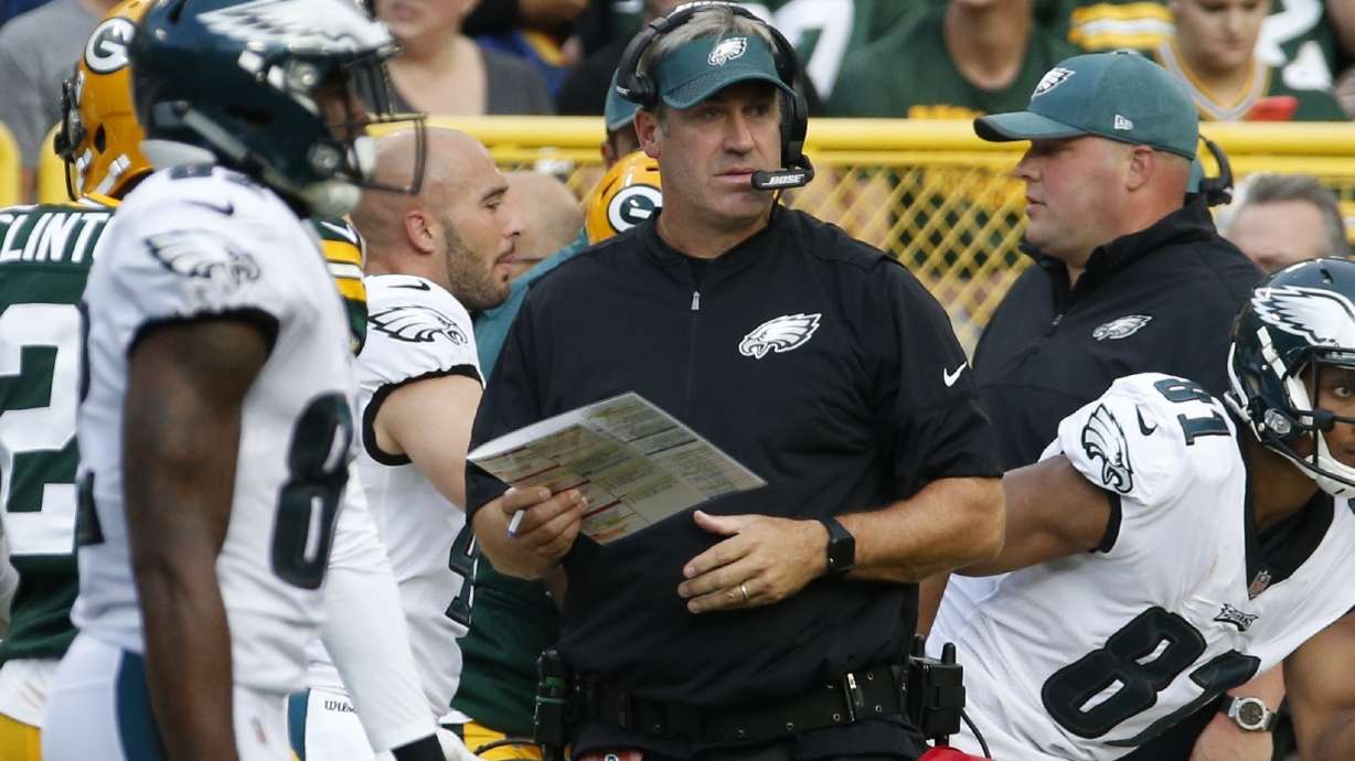 Wentz off to perfect start, but Eagles fall 24-9 to Packers