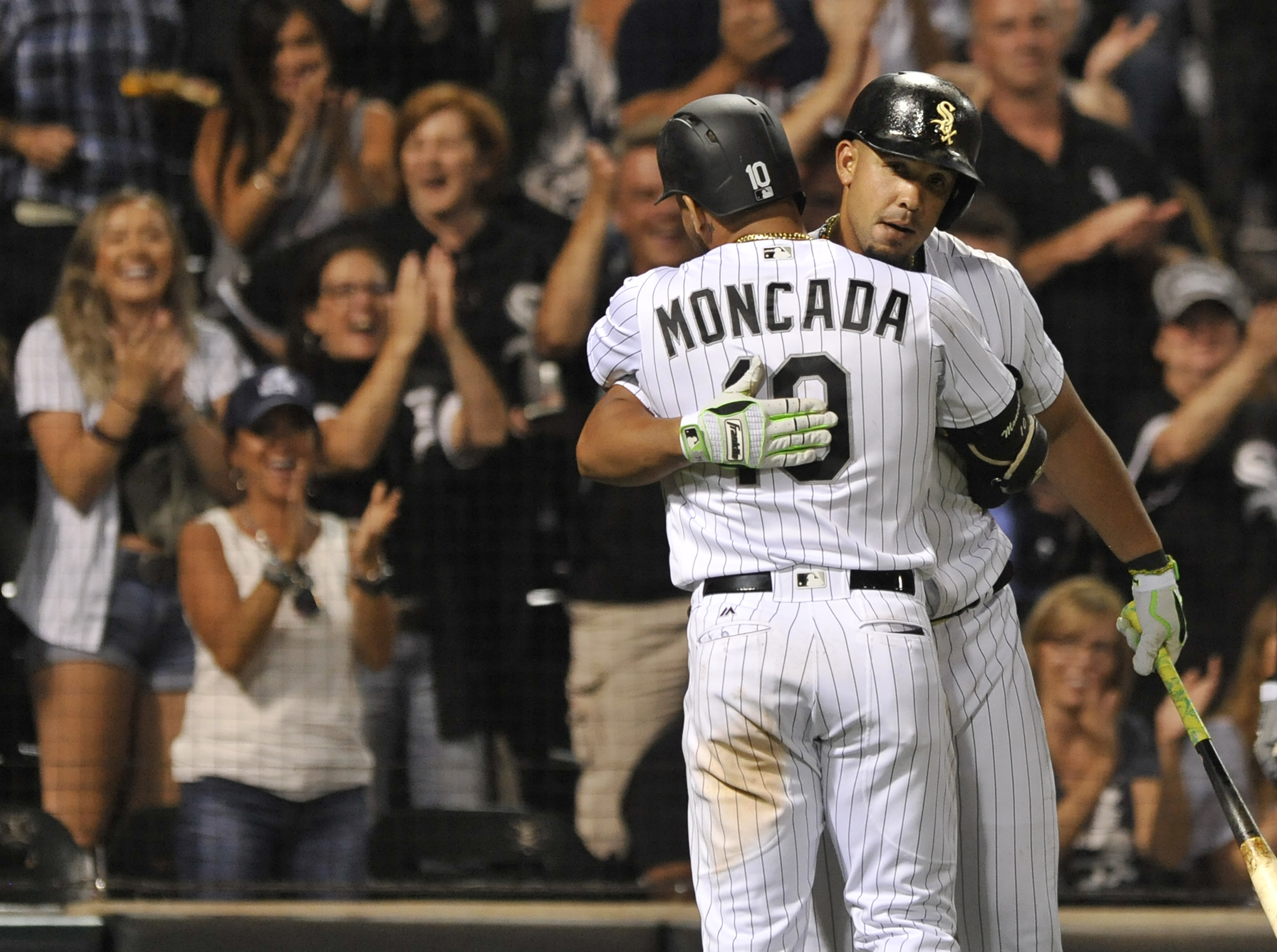 Moncada plays the hero as White Sox beat Astros 3-2 in 11