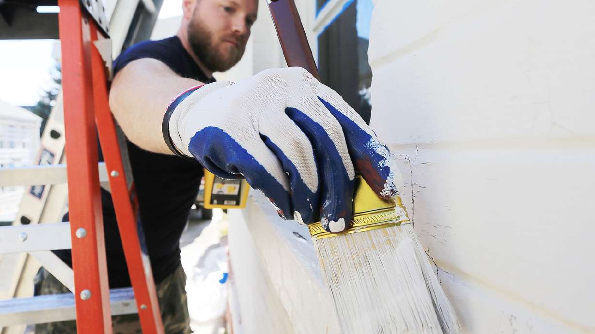 'These people are a godsend': Bank employees repaint couple's Salt Lake home