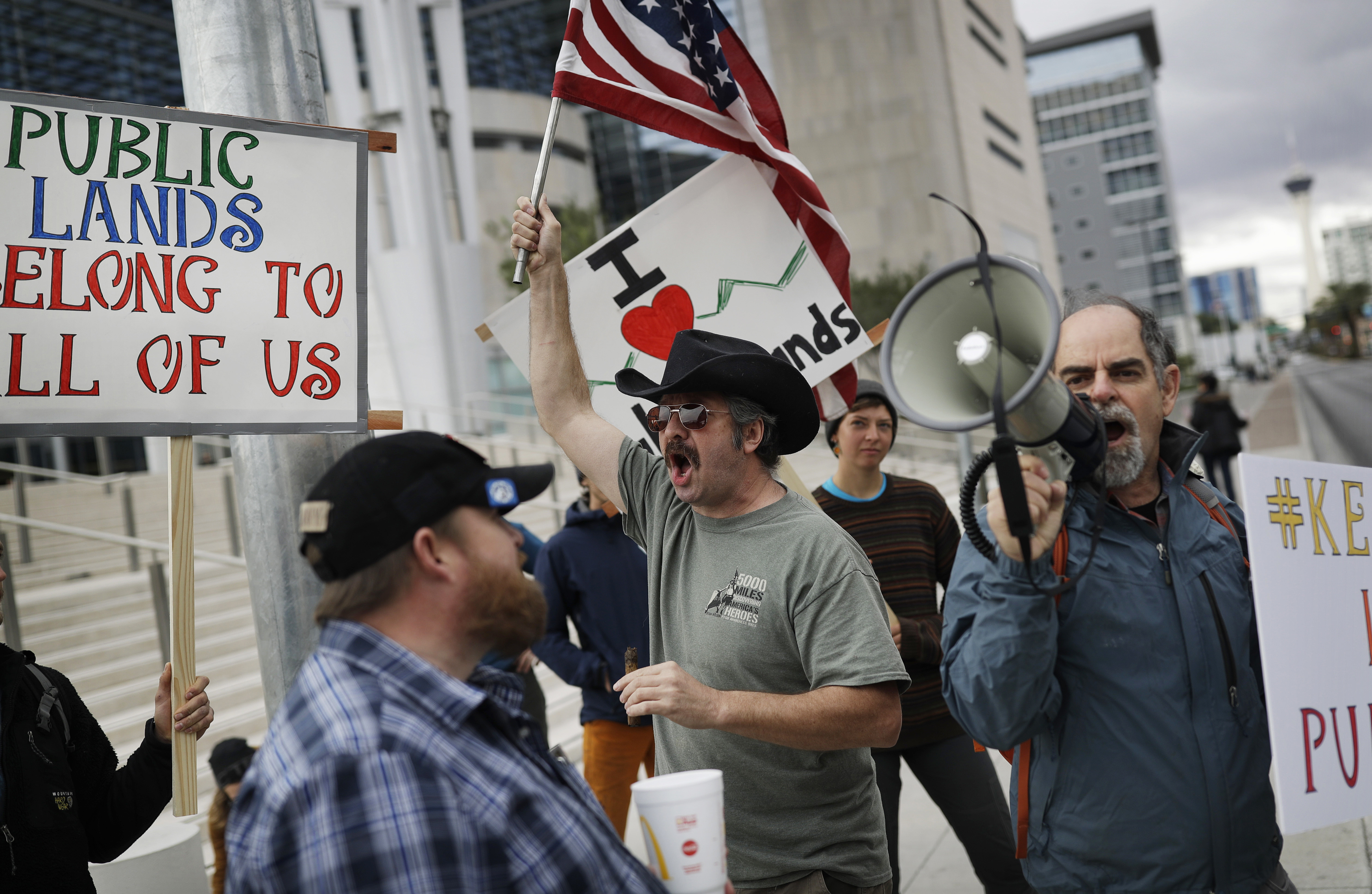 Judge considering sanctions in Bundy standoff case in Nevada