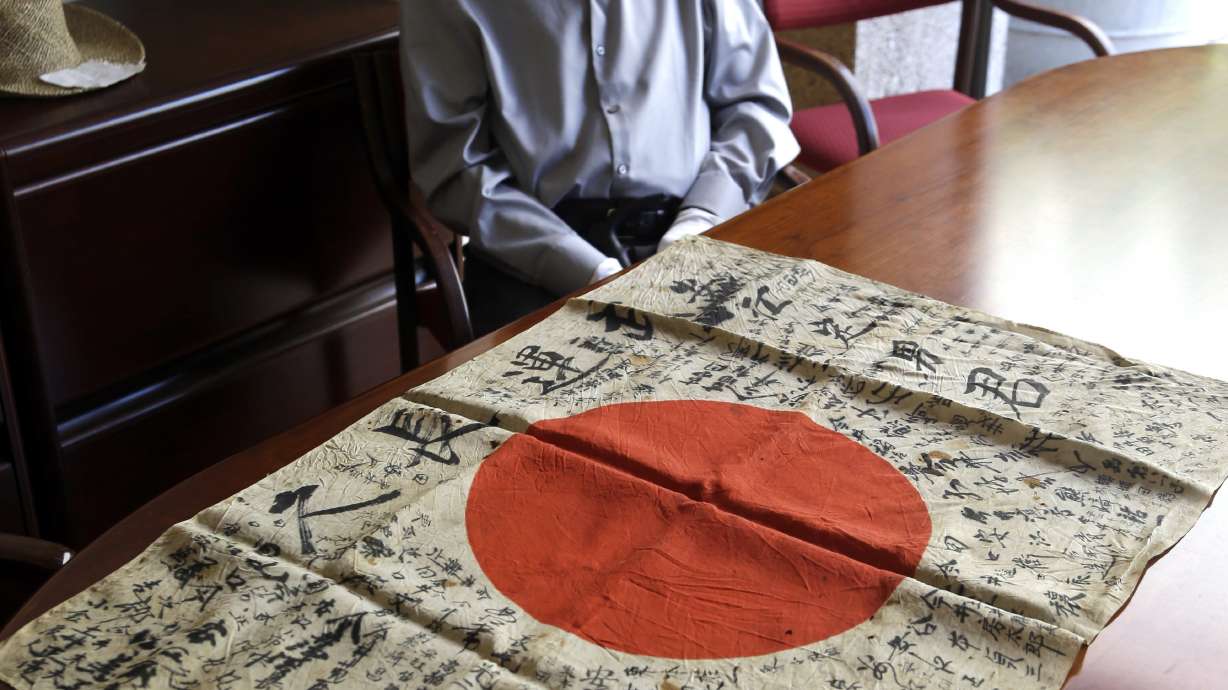 Japanese siblings accept WWII soldier's flag from US veteran